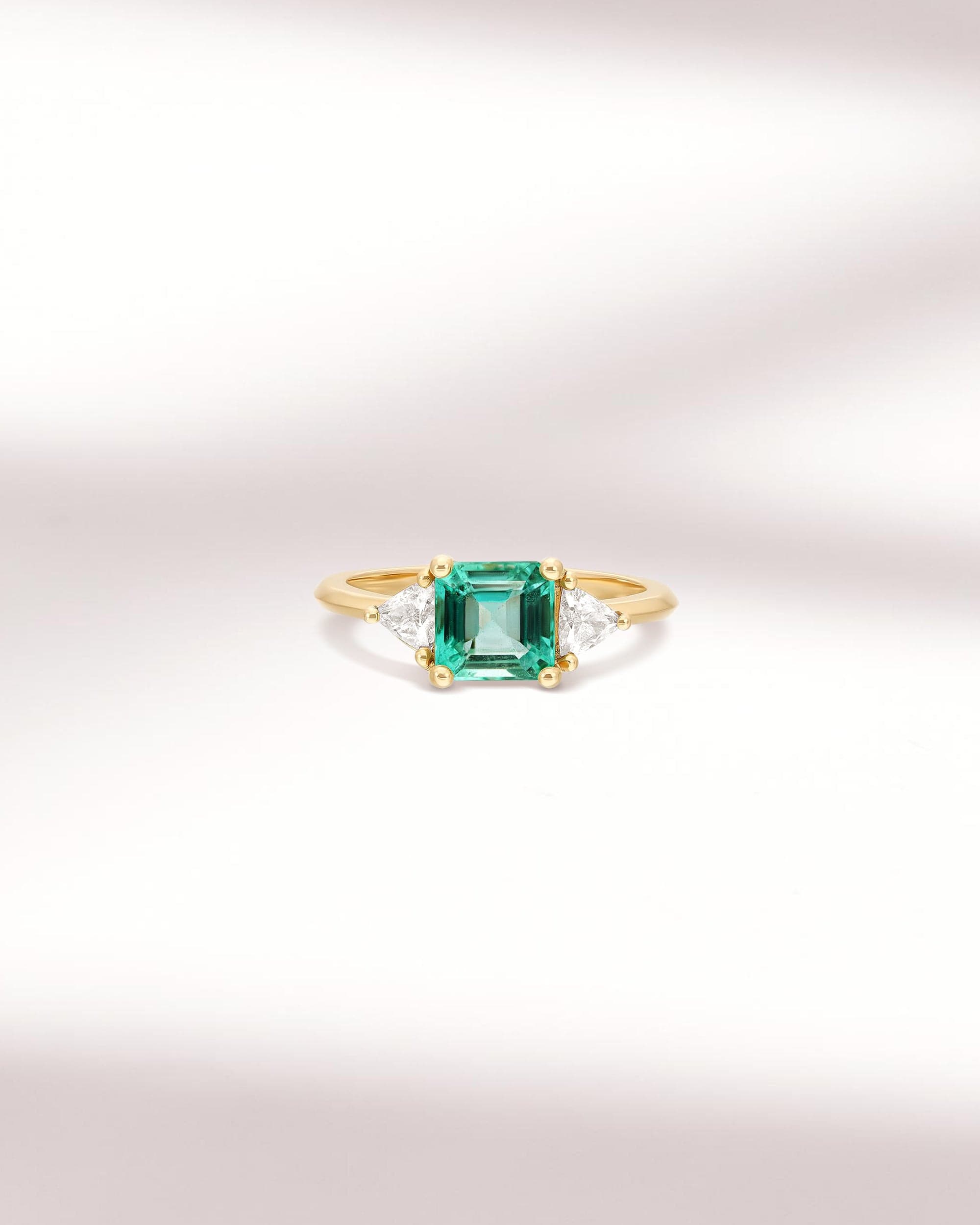 emeraude fiancailles diamants triangles