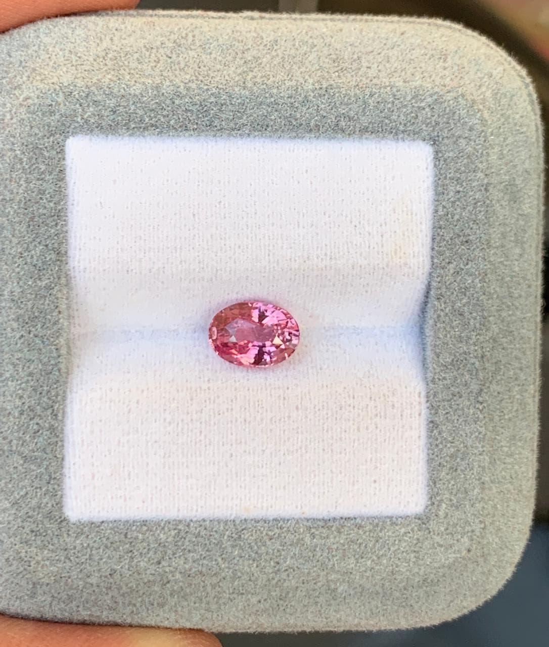 Padparadscha-Saphir Oval 1,51 ct — Madagaskar, Erhitzt