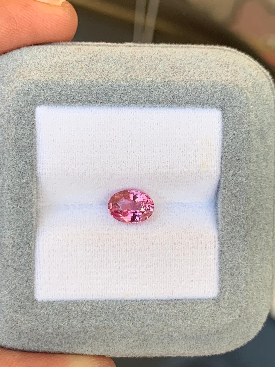 Padparadscha-Saphir Oval 1,51 ct — Madagaskar, Erhitzt