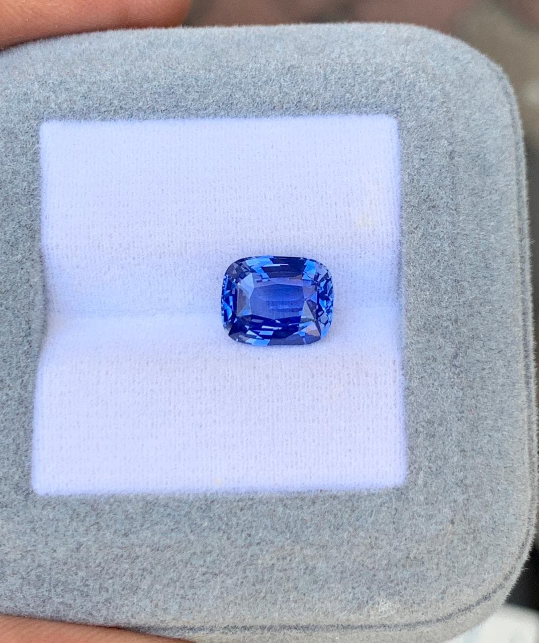 Blauer Saphir Kissenschliff 3,50 ct