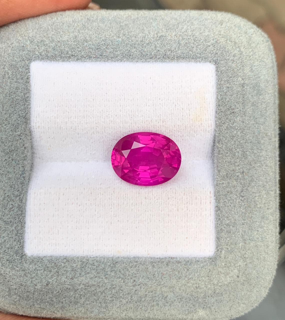 Ovaler Rosa Saphir von 5 Karat