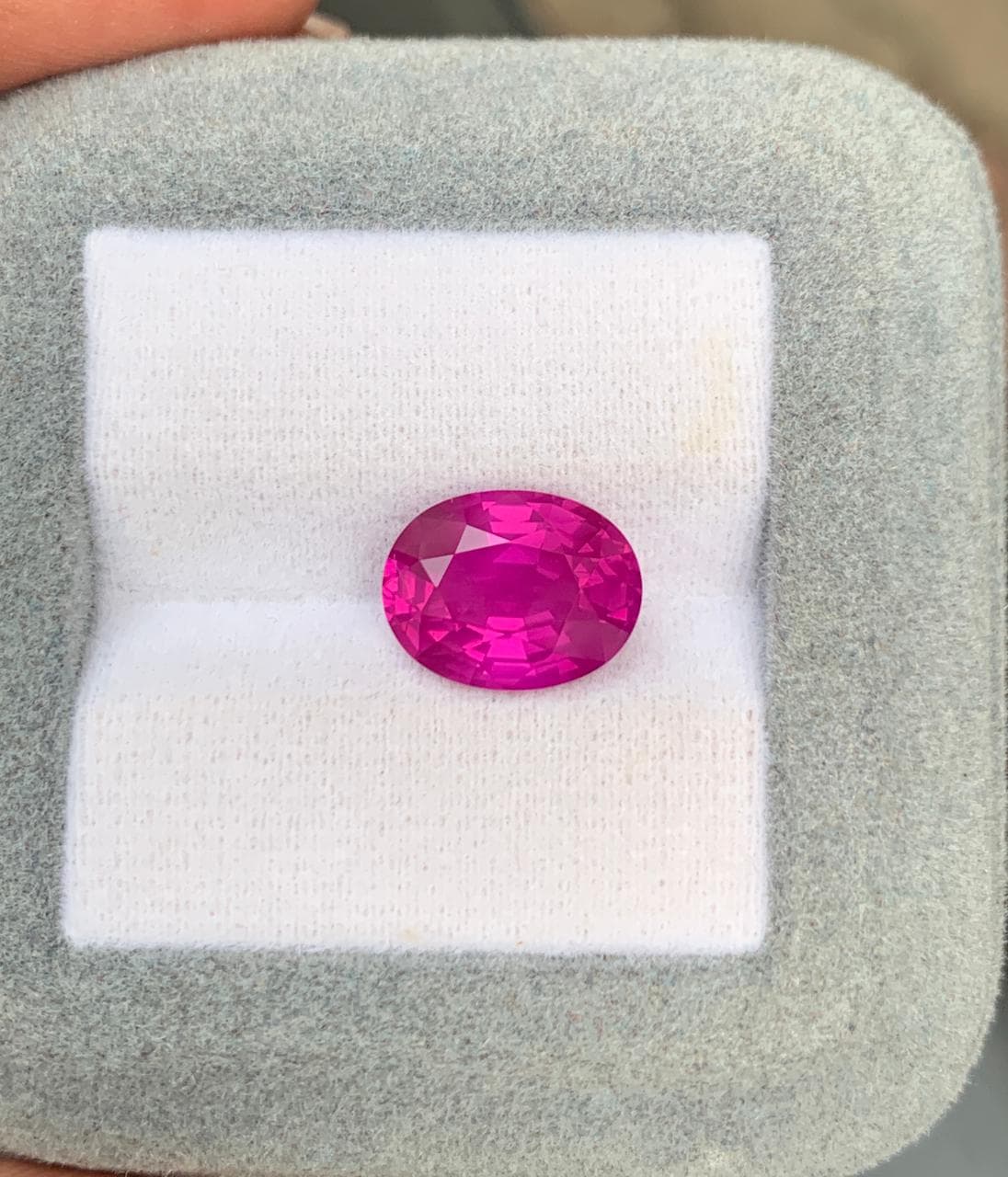 Ovaler Rosa Saphir von 5 Karat