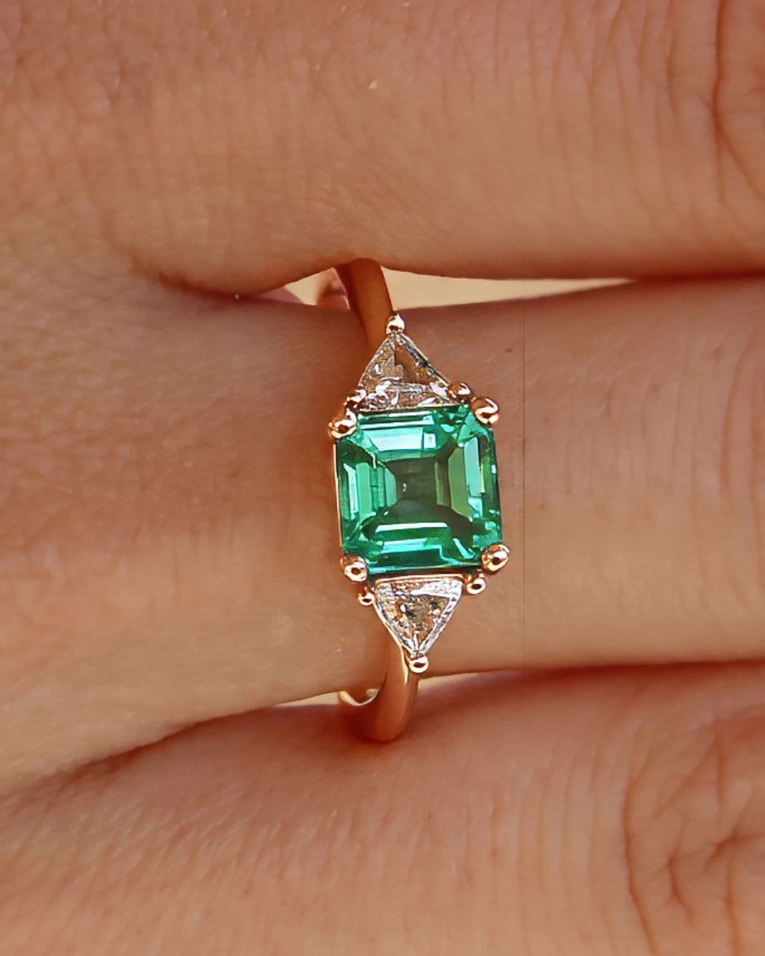 Bague de fiançailles avec émeraude de Zambie