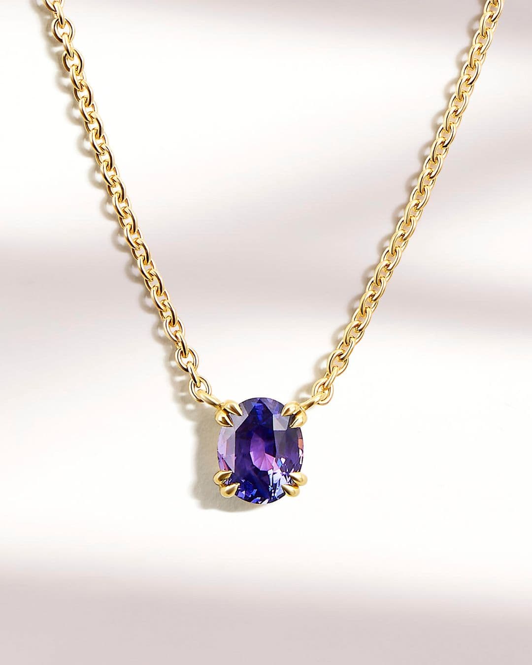 Pendentif saphir violet, 1,53 ct, or jaune