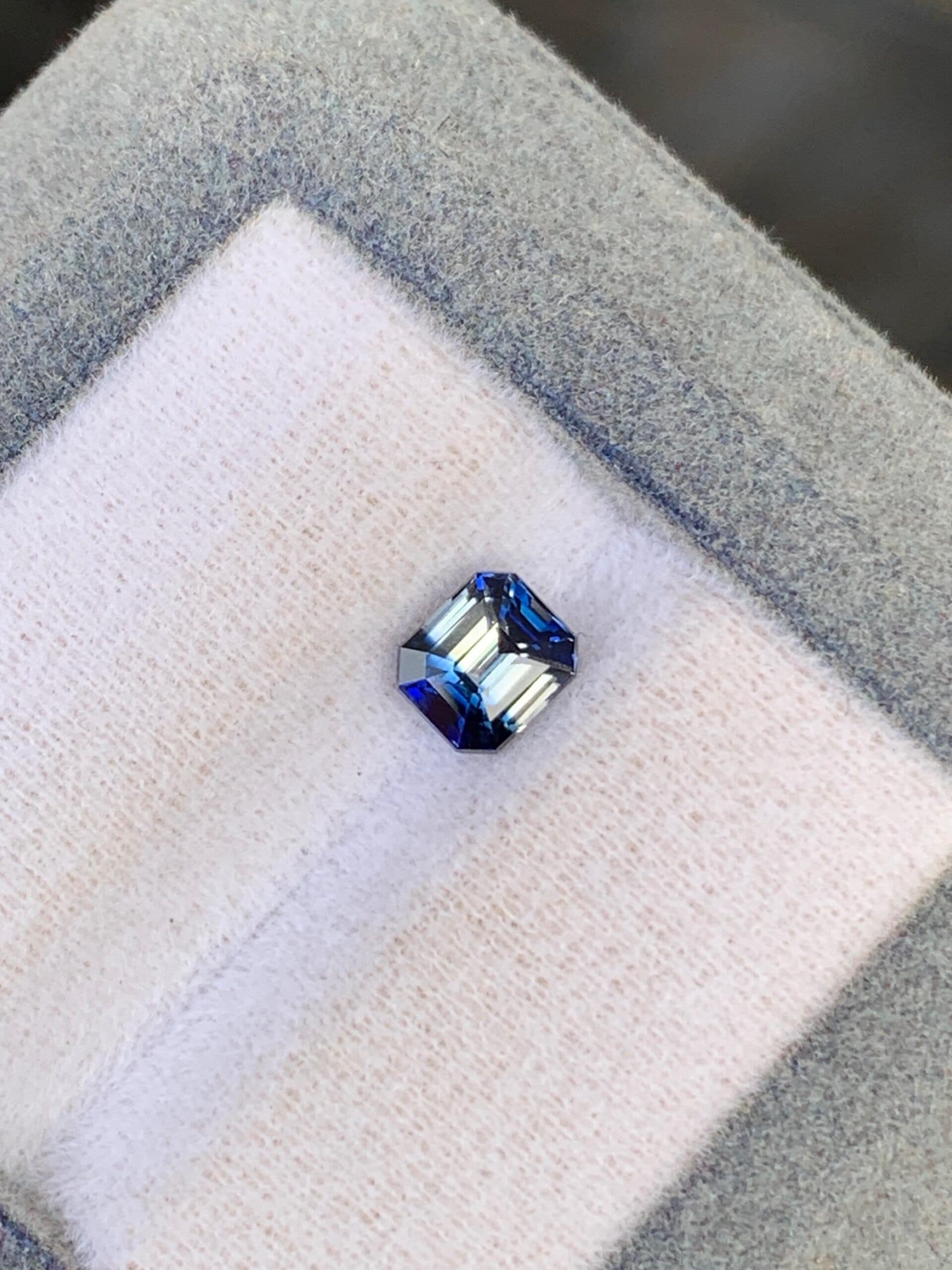 Bicolor-Saphir Rechteck 1,02 ct