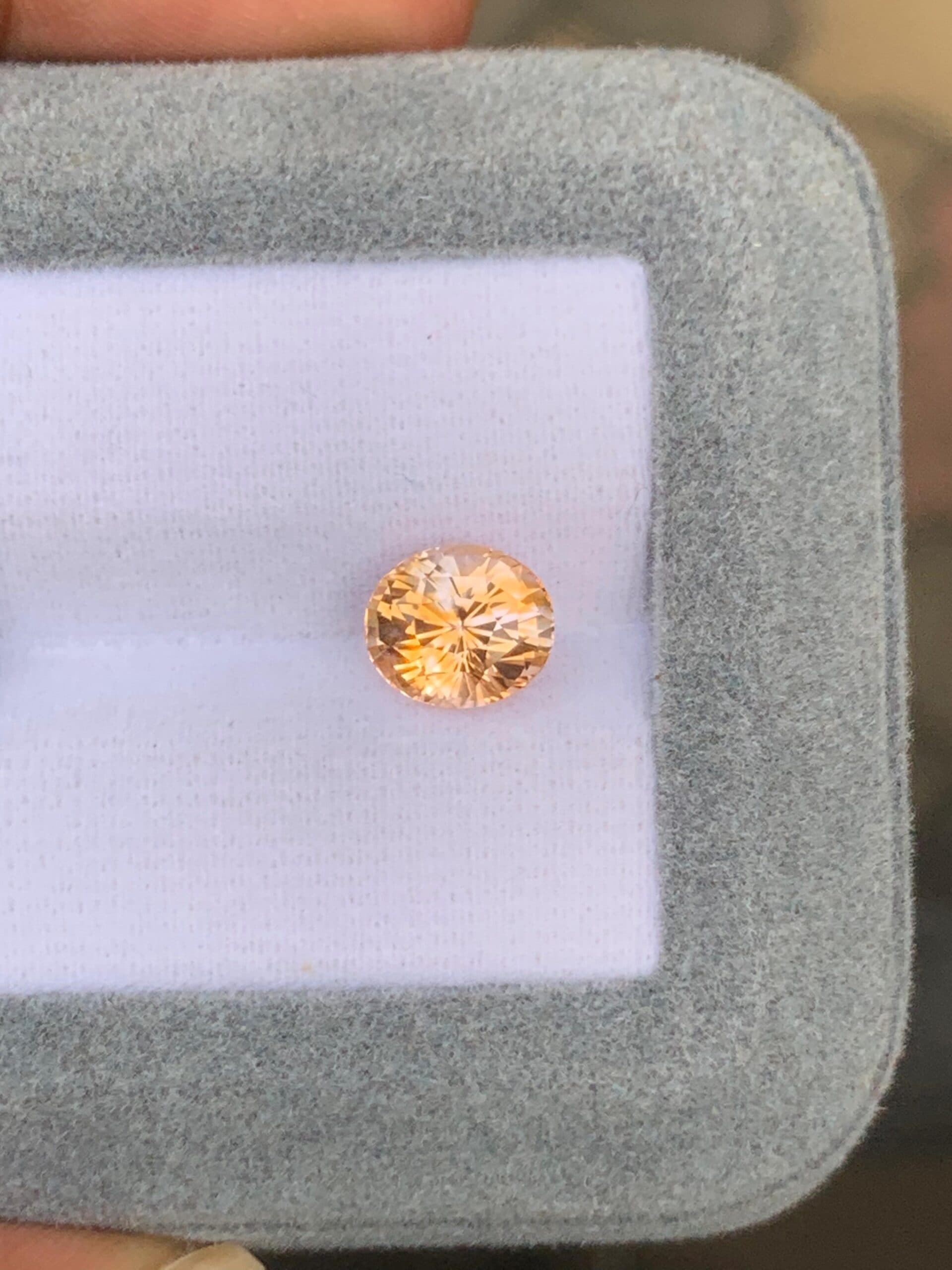 Bicolorer Saphir Oval 3 ct