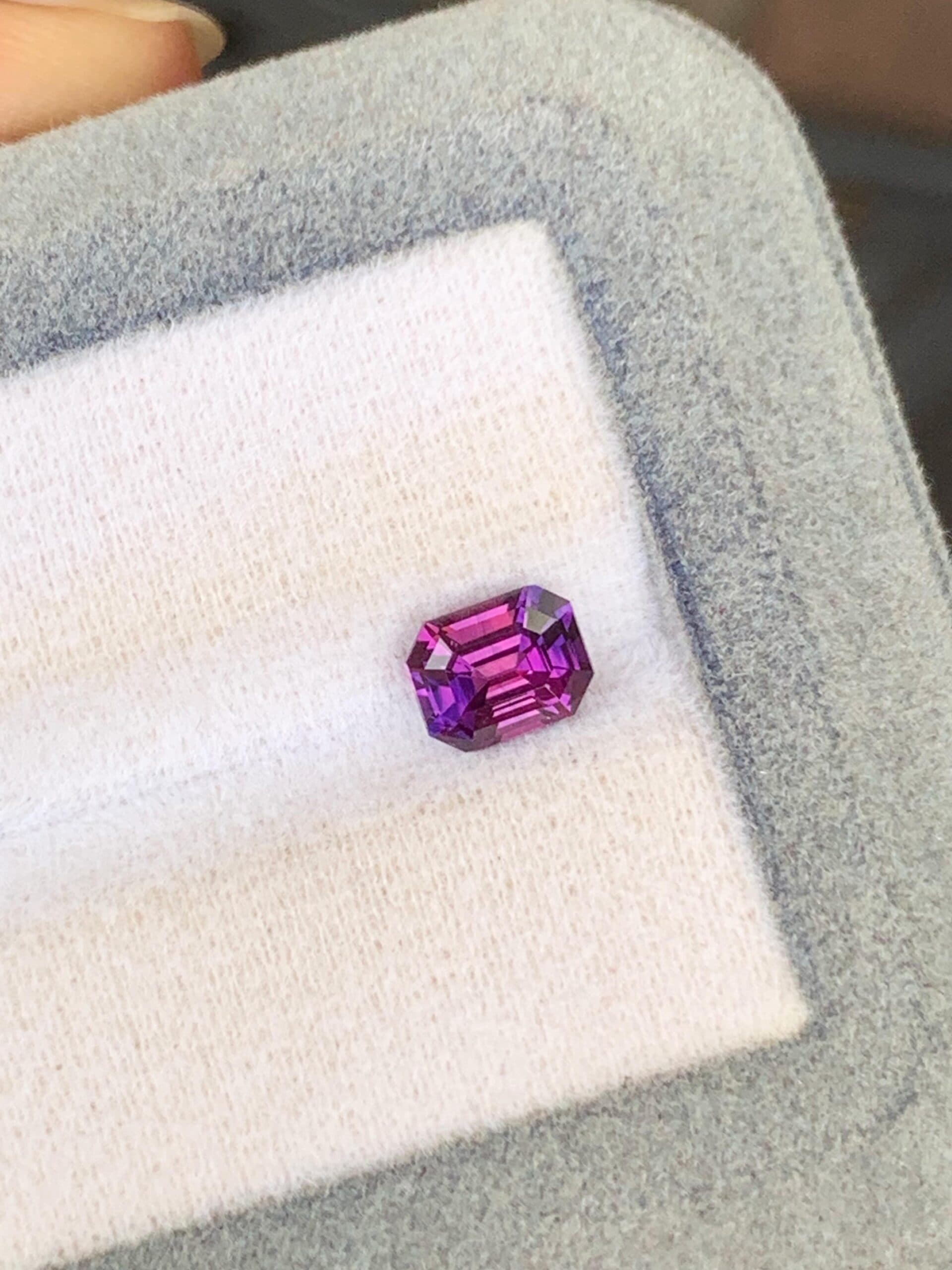 Bicolor-Saphir Rechteck 1,23 ct