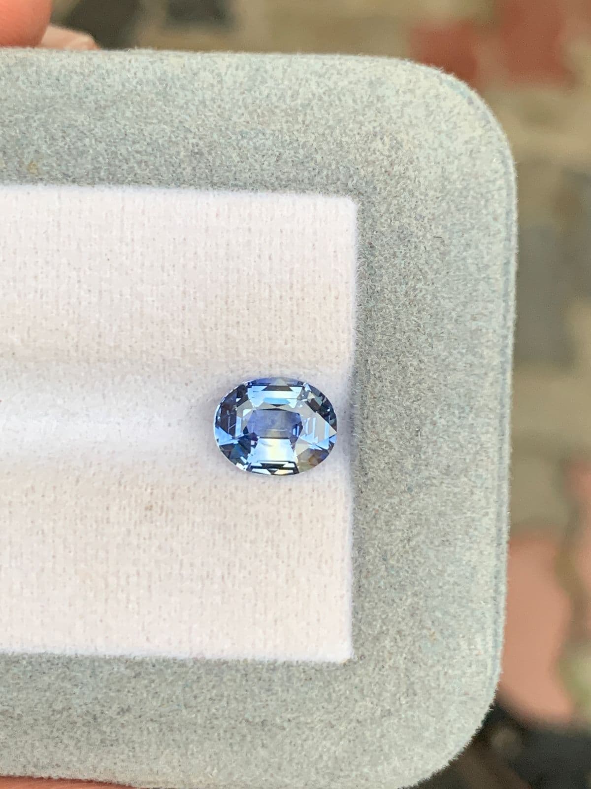 Bicolor-Saphir Oval 2,03 ct — Sri Lanka