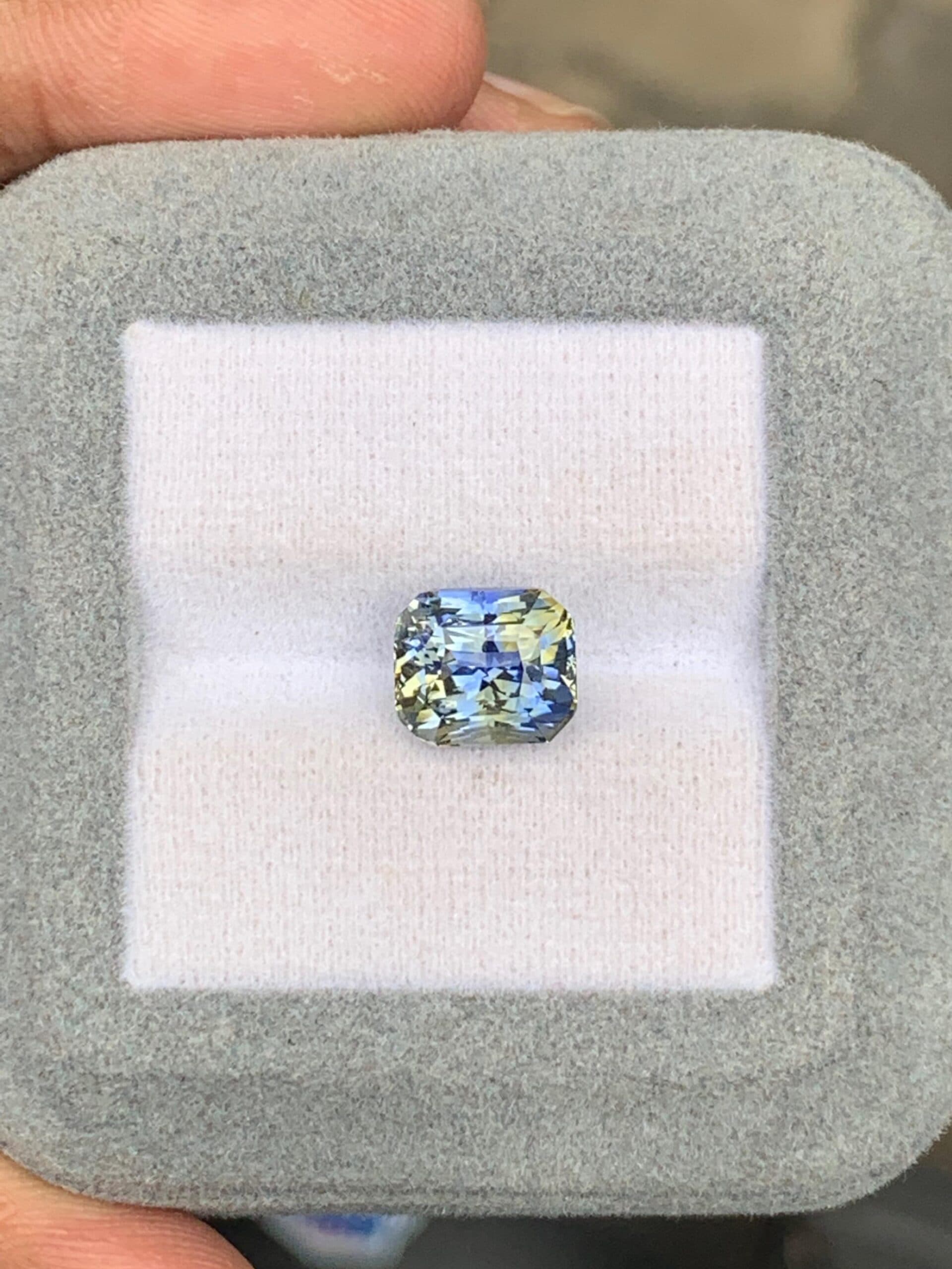 Bicolor-Saphir Kissen 5,01 ct