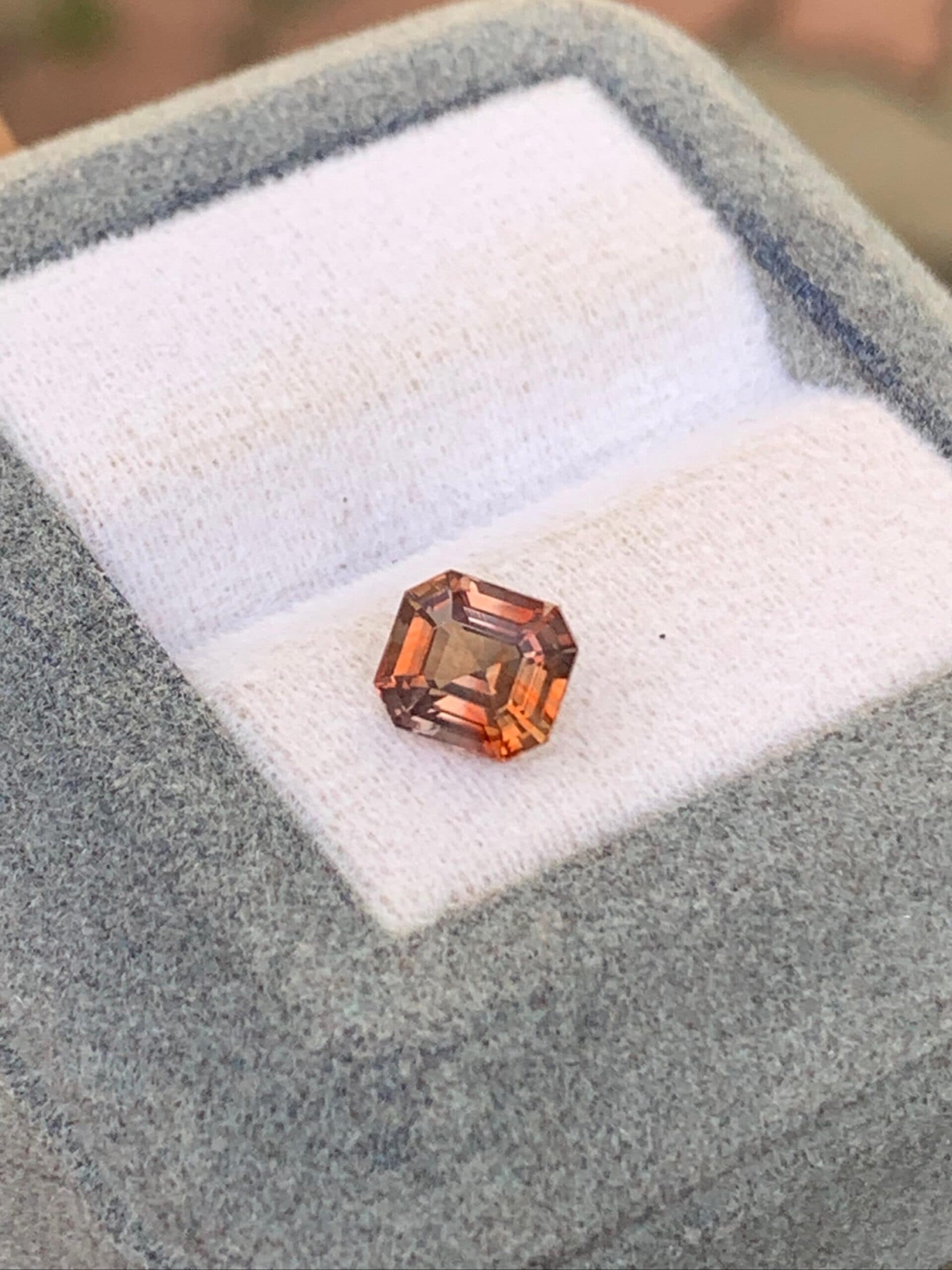 Bi-Color Sapphire Rectangle 1.53ct — Sri Lanka