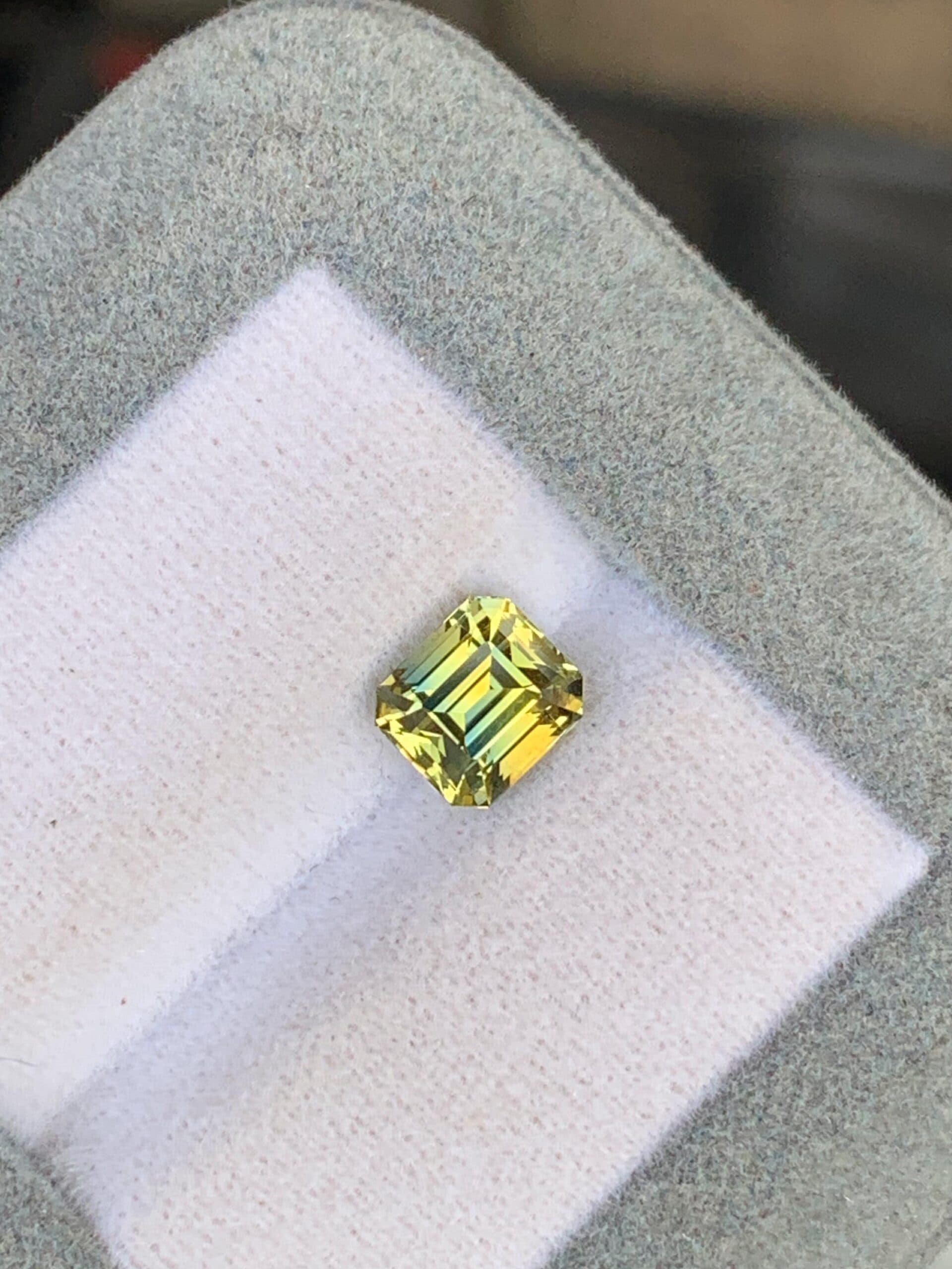 Bicolor-Saphir Rechteck 2,18 ct