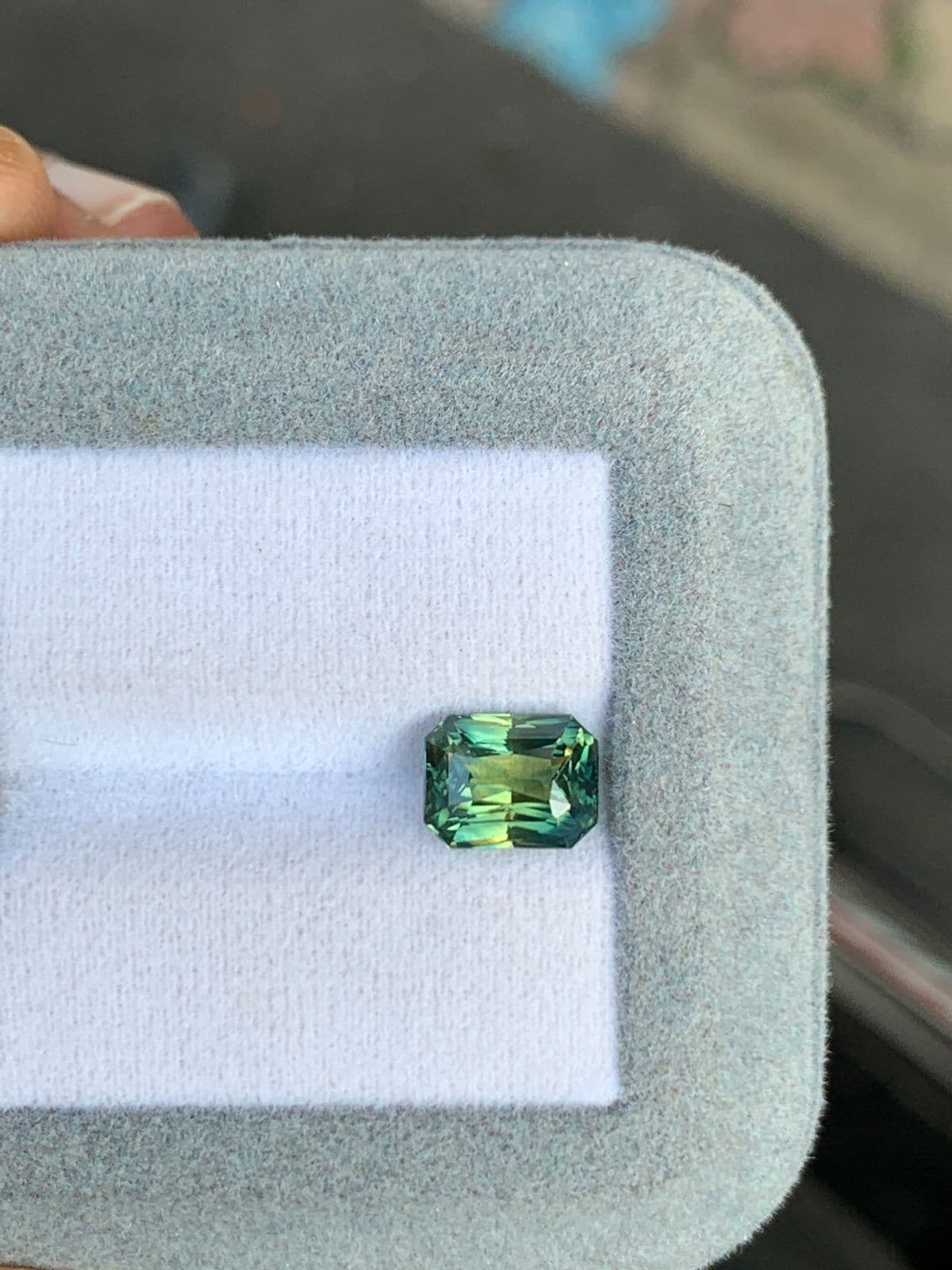 Bicolor-Saphir Rechteck 3,02 ct