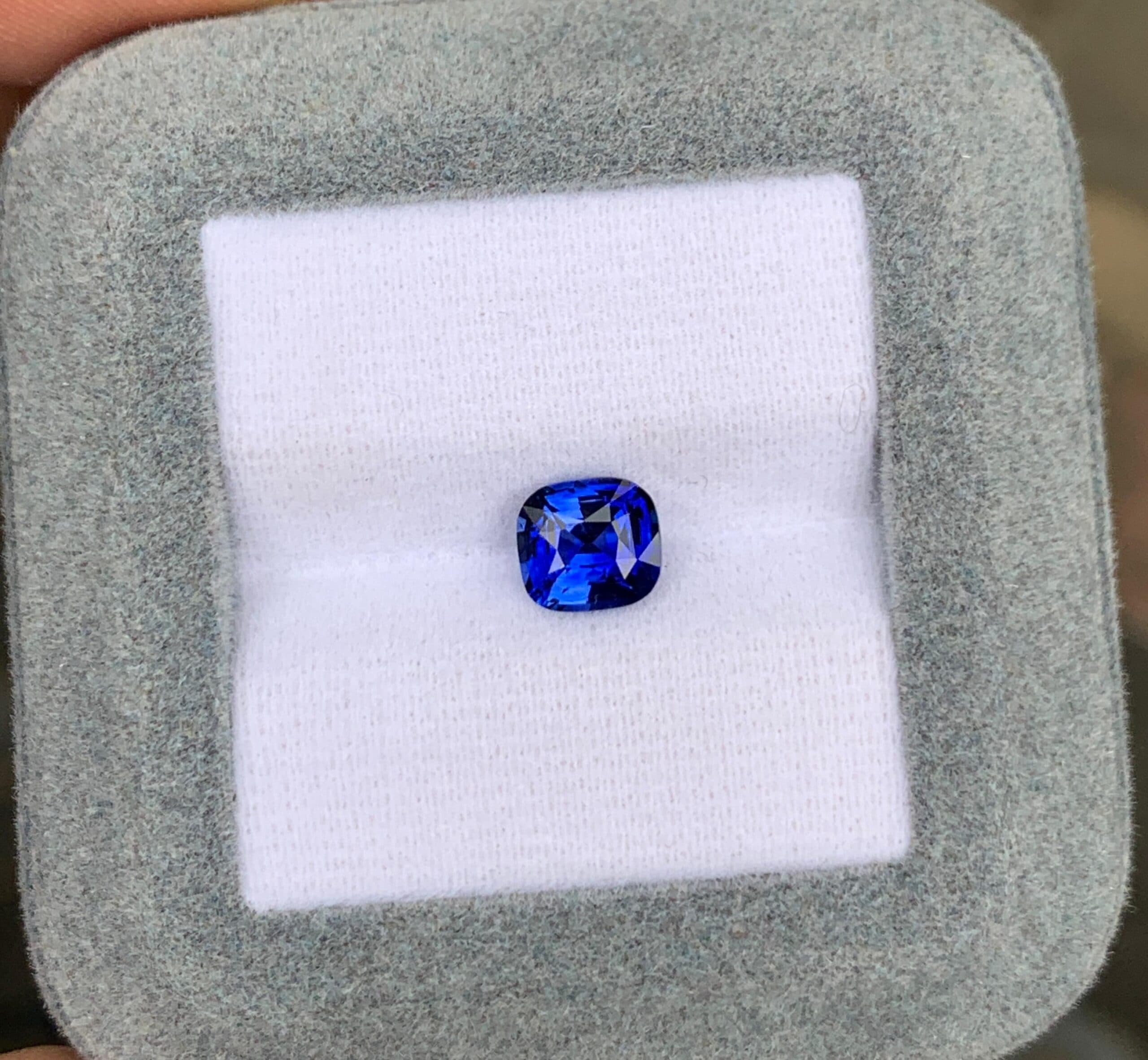 Blauer Saphir Kissen 1,57ct — Sri Lanka