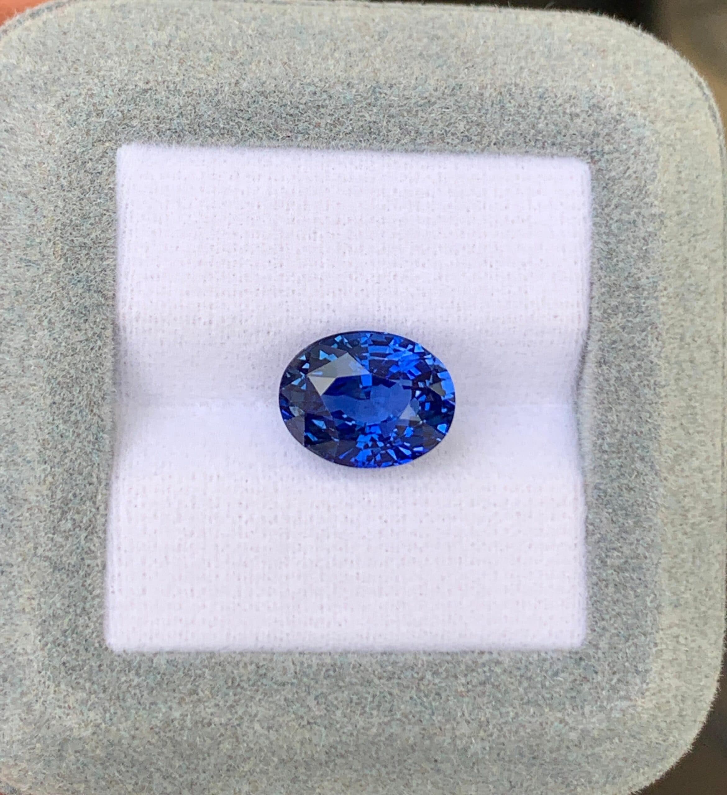 Blauer Saphir Oval 6,02 ct