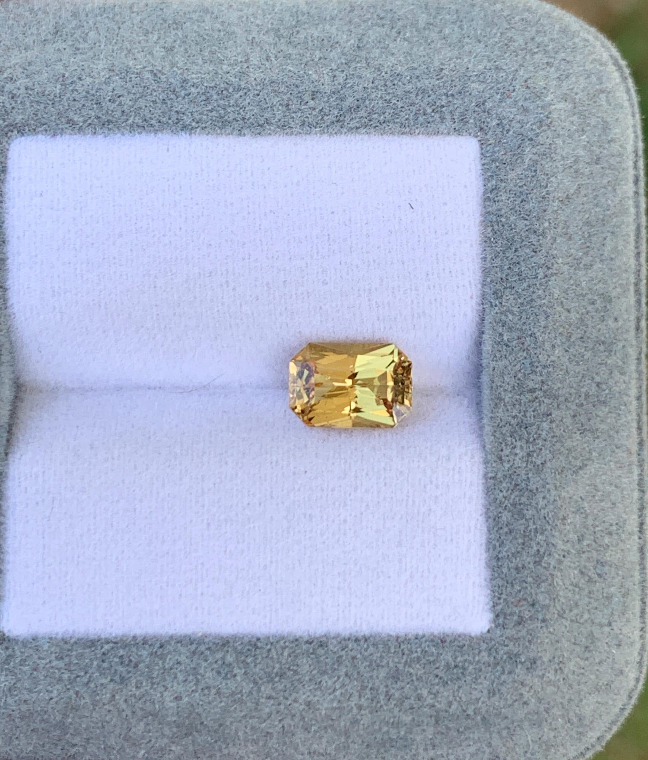 Gelber Saphir Rechteck 1,72 ct