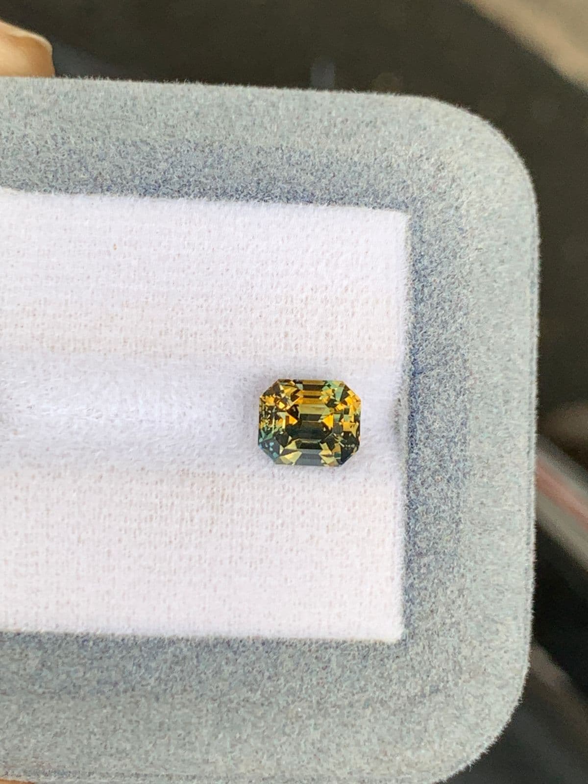 Bicolorer Saphir Rechteck 3,05 ct