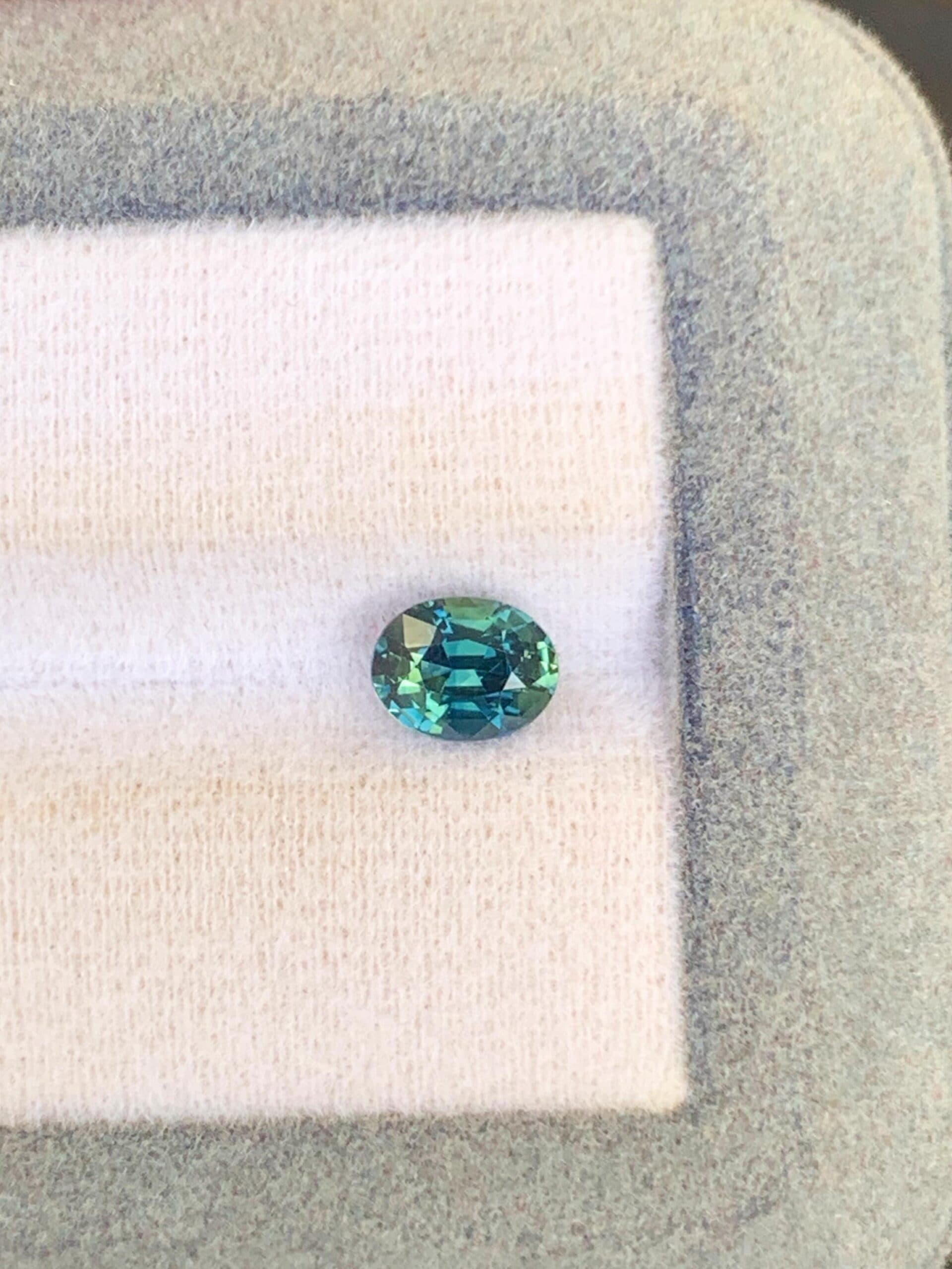 Teal-Saphir Oval 1,20 ct