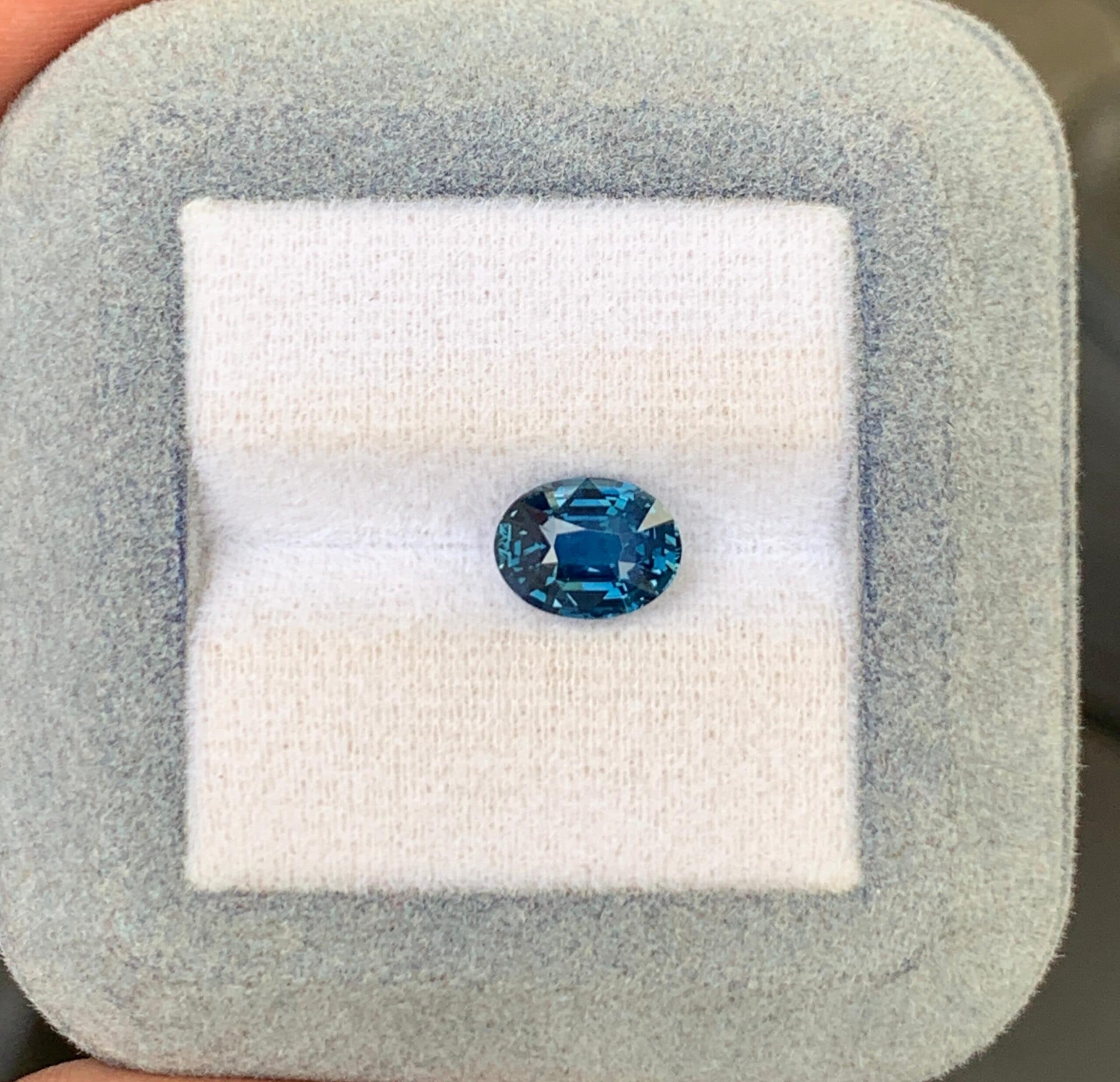Teal-Saphir Oval 2,52 ct
