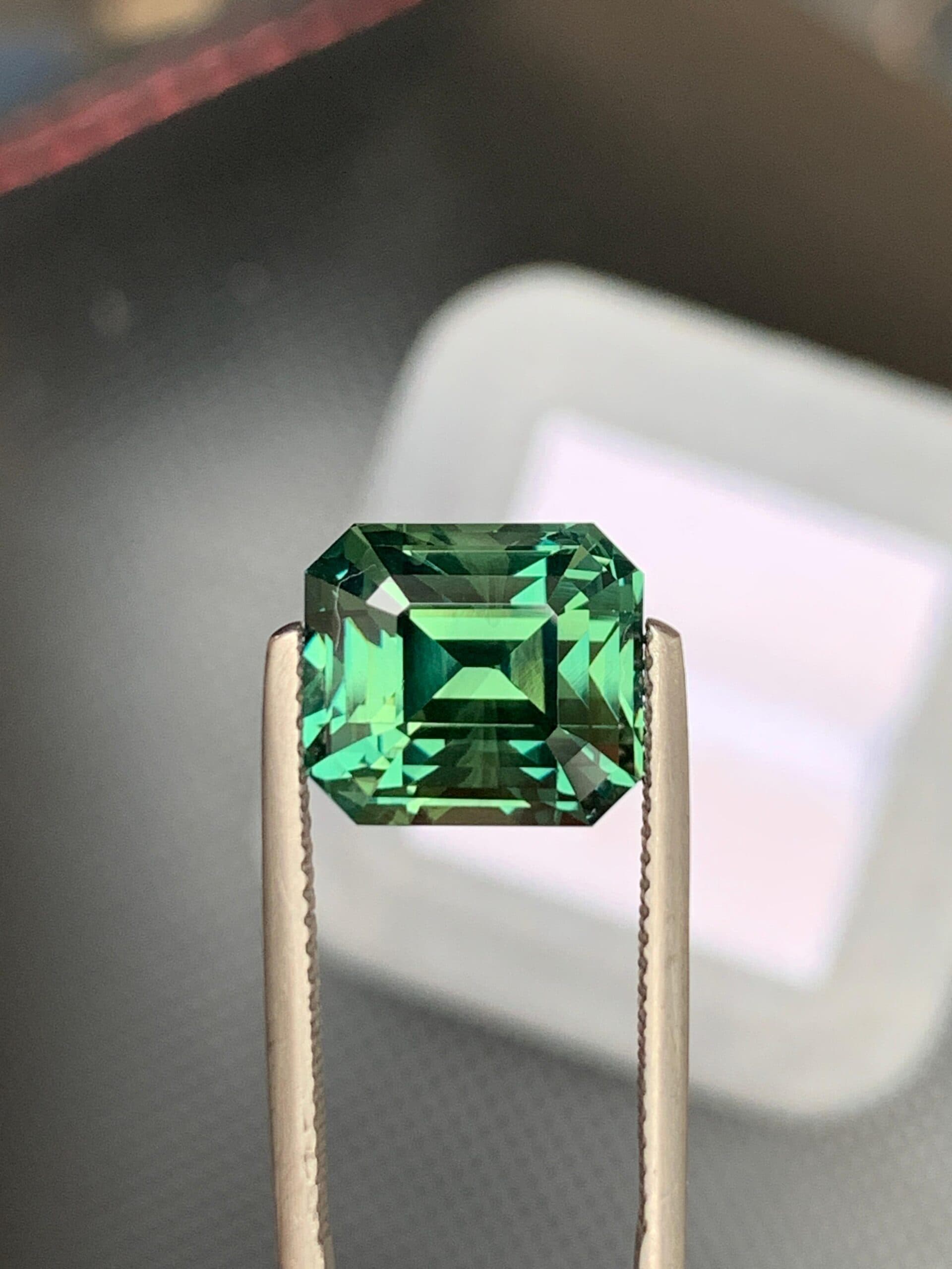 Grüner Saphir Rechteck 10,55ct