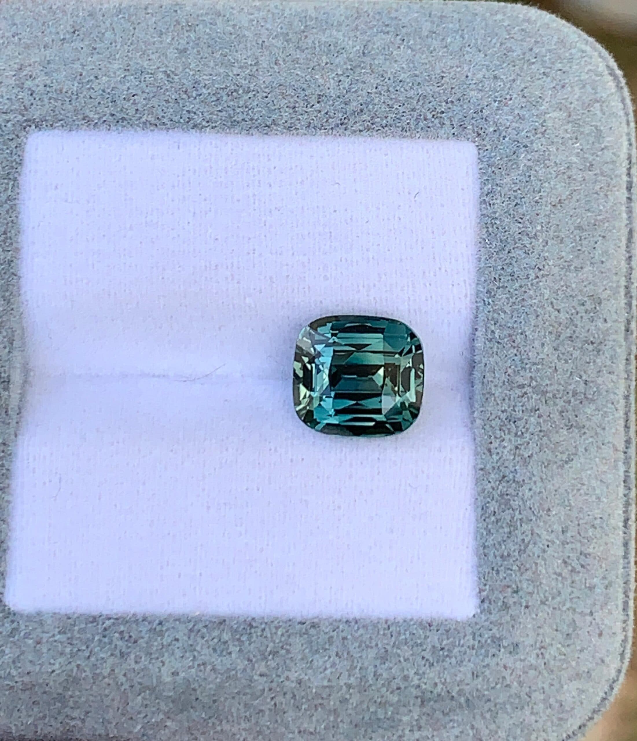 Teal Saphir Kissen 4,53 ct