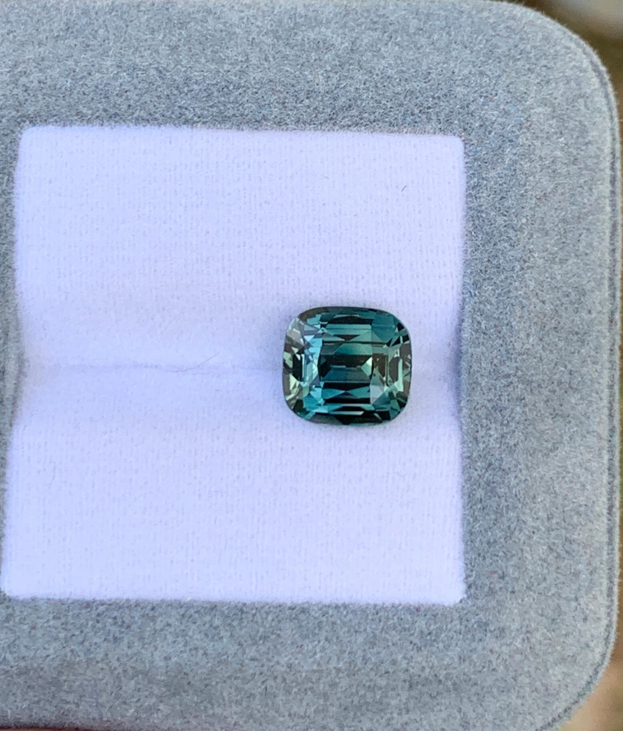 Teal Saphir Kissen 4,53 ct