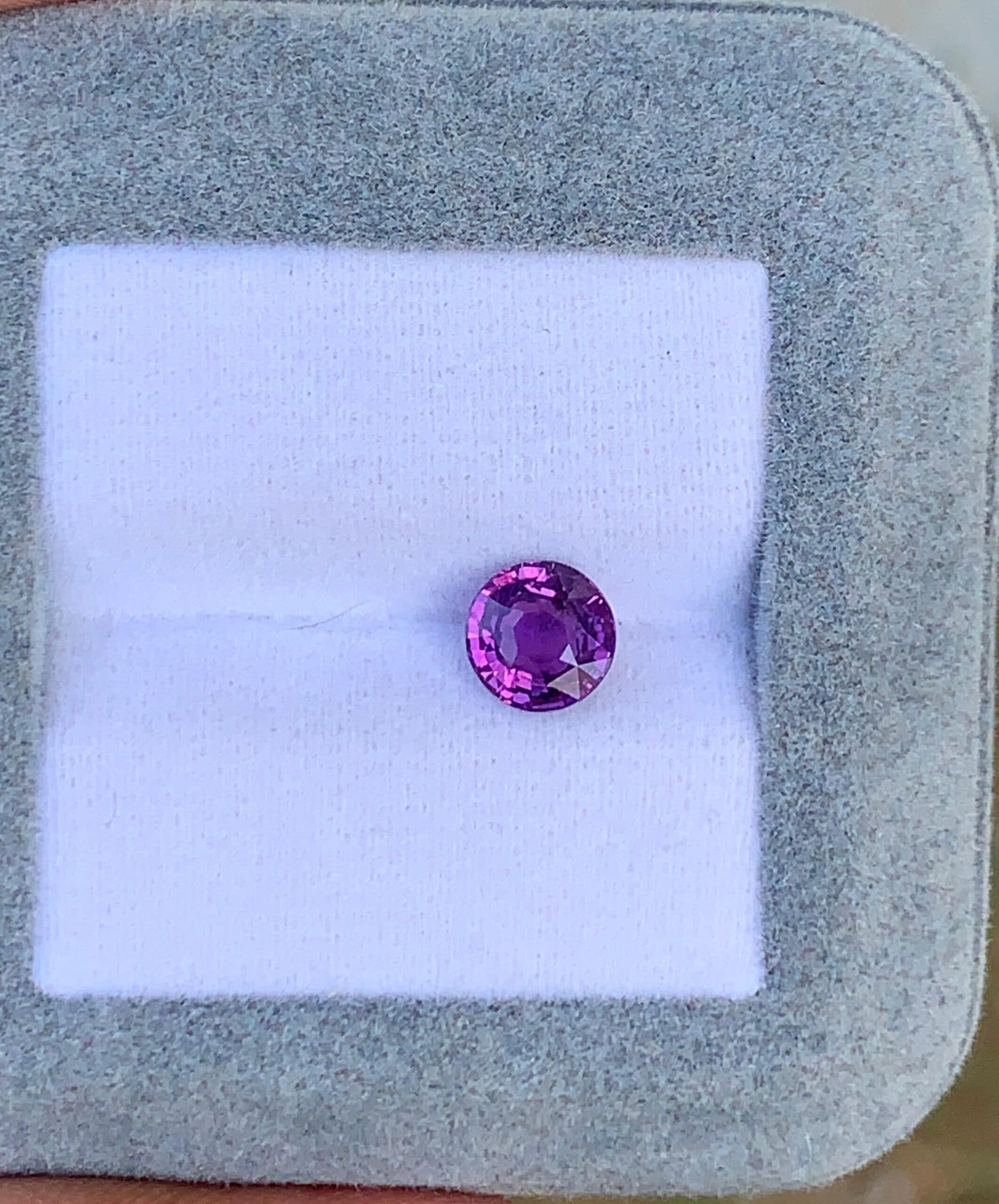 Violetter Saphir Rund 1,52 ct