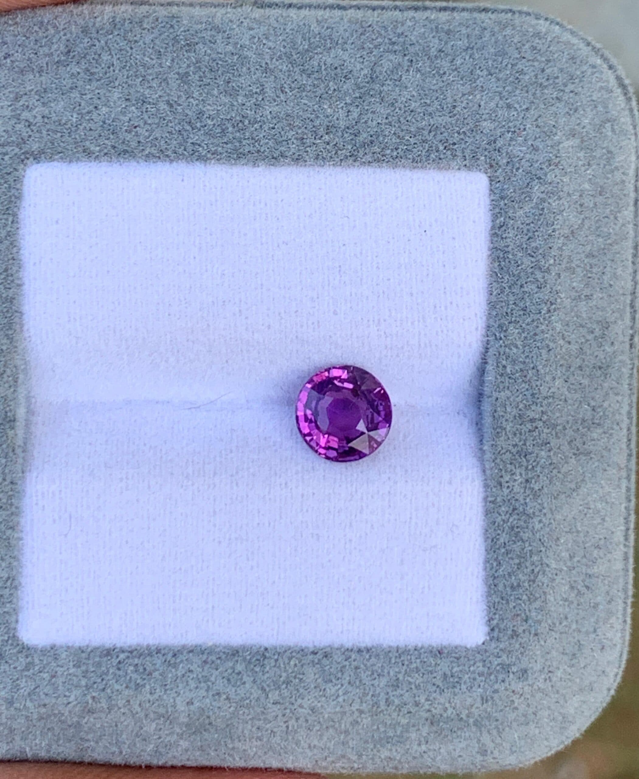 Violetter Saphir Rund 1,52 ct