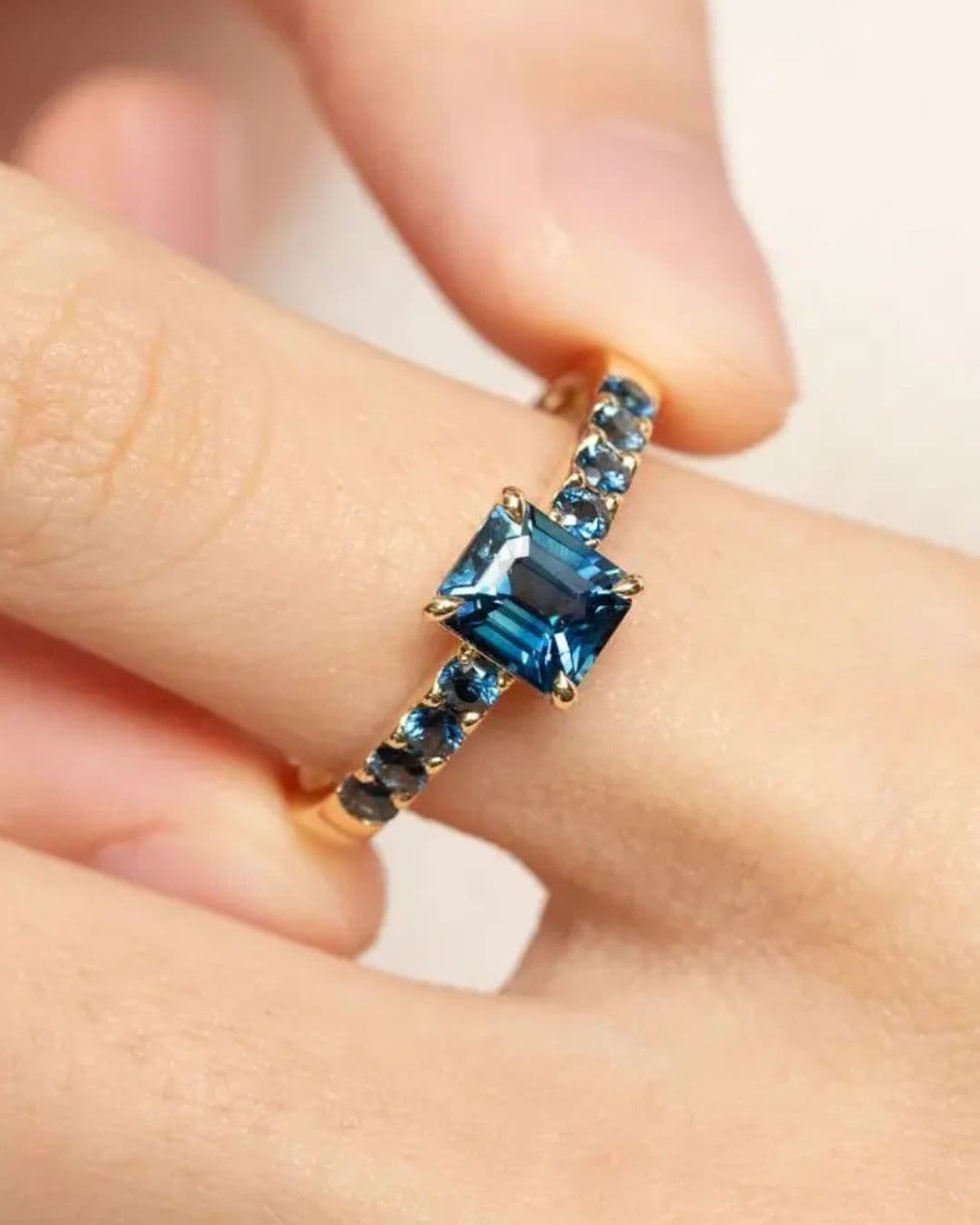 Bague de fiançailles avec Saphir Teal