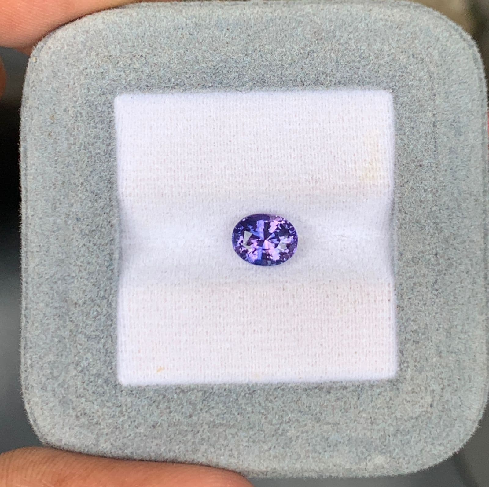 Safira Roxa Oval de 1,65ct