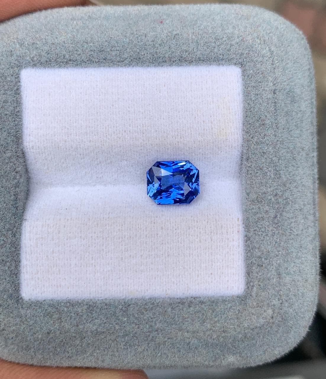 Saphir Bleu Radiant de 2,01ct — Chauffé