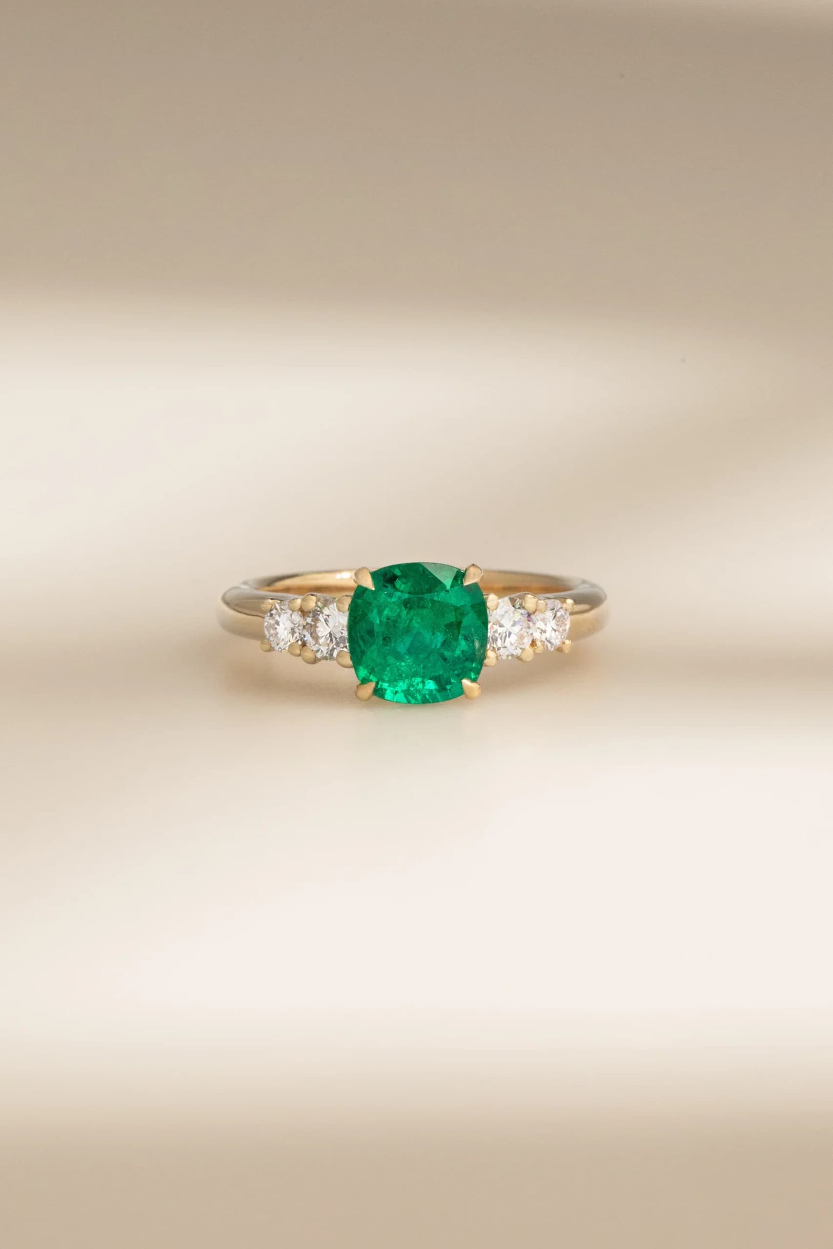 Bague de fiançailles avec Emeraude