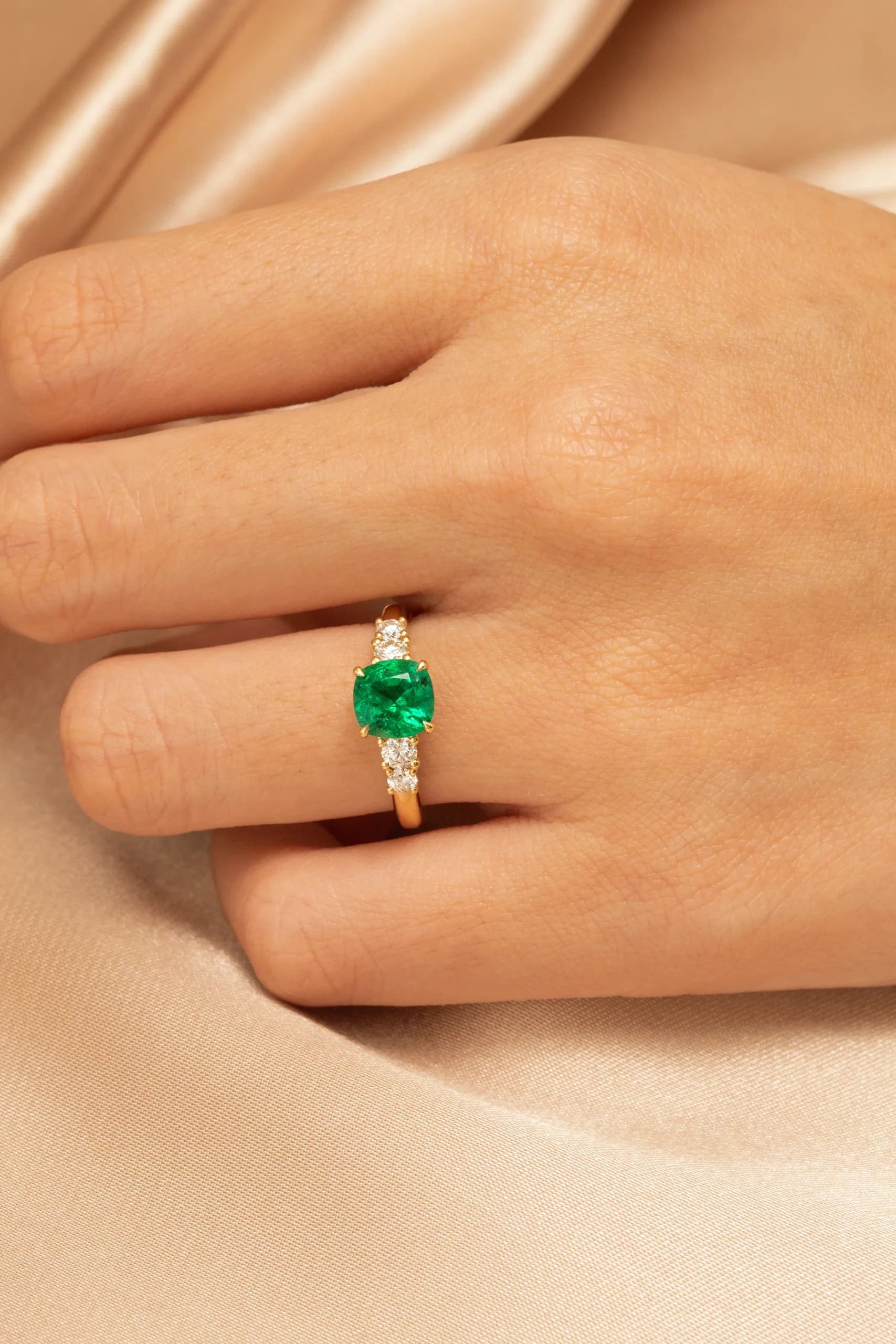 Bague de fiançailles avec Emeraude