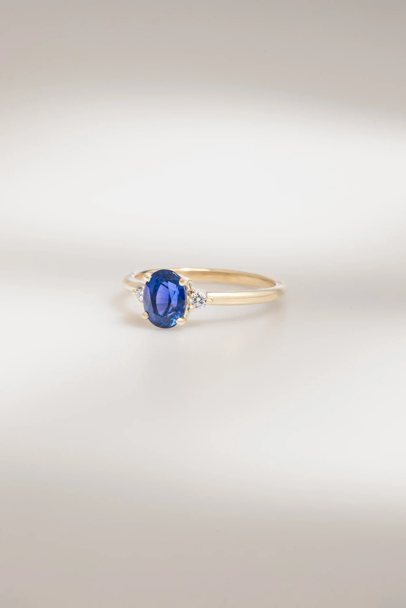 bague de fiançailles saphir bleu violet