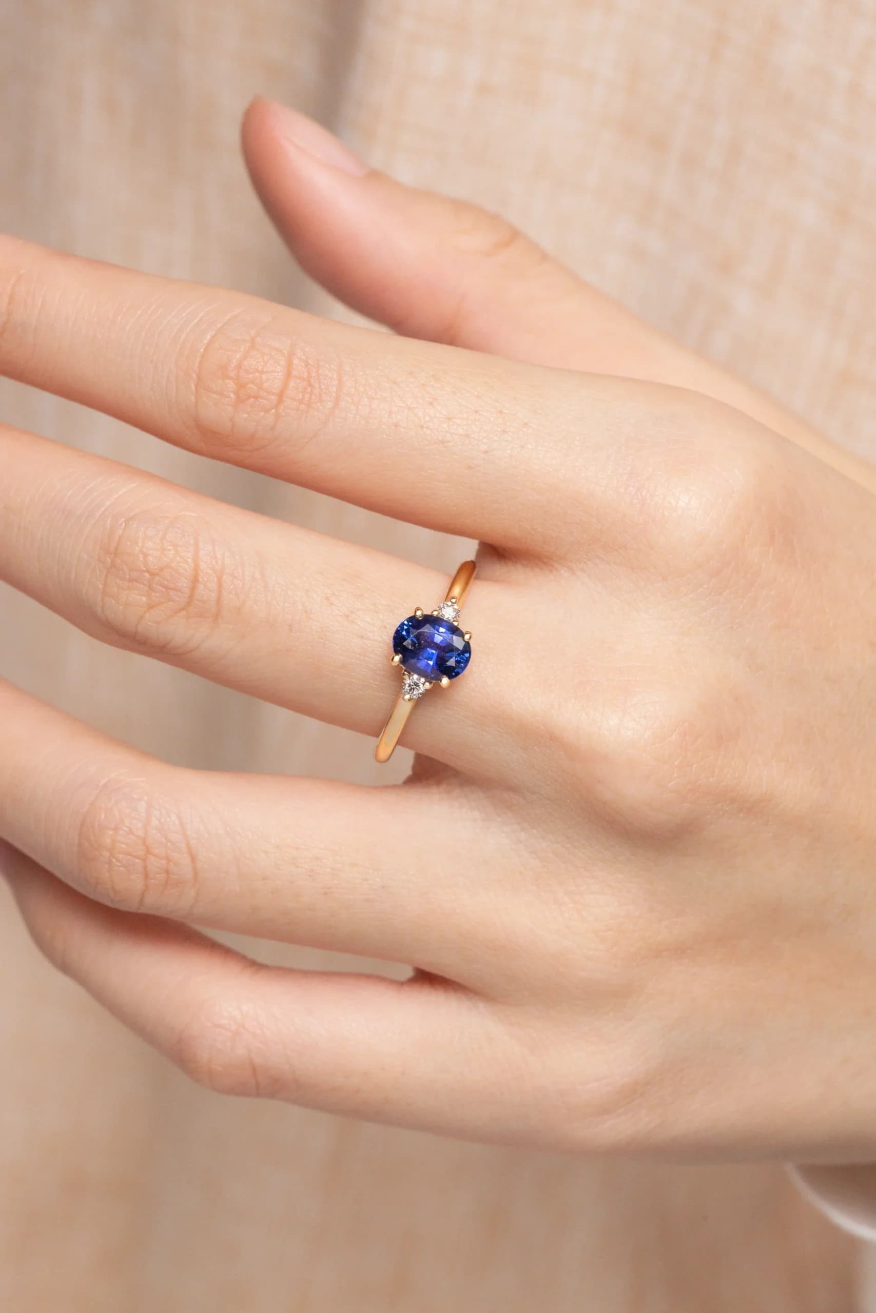 bague de fiançailles saphir bleu violet
