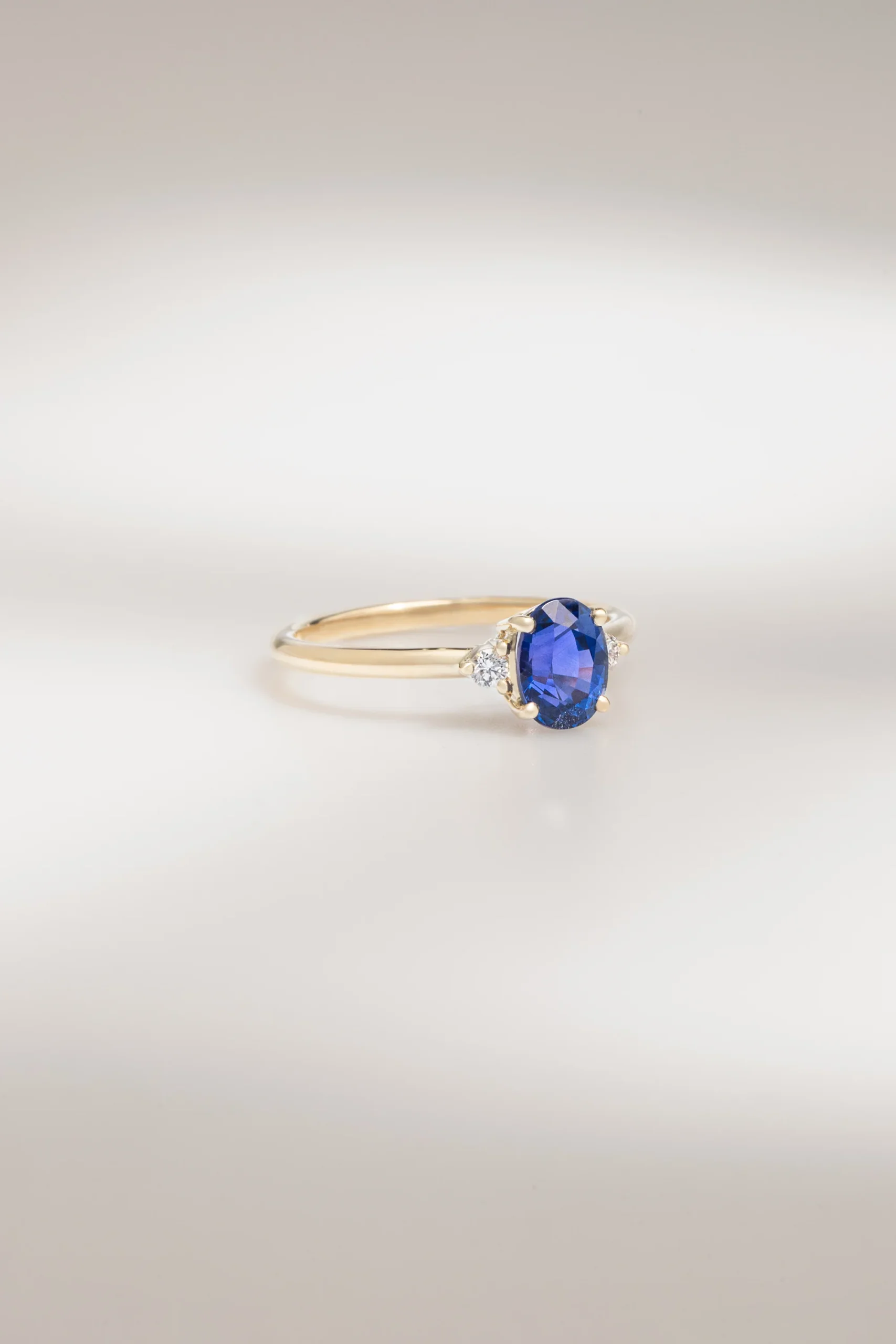 bague de fiançailles saphir bleu violet