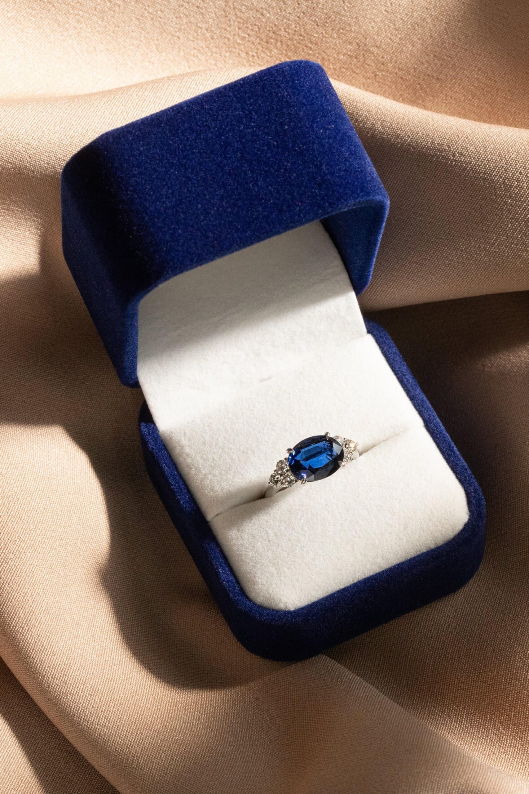 Bague d'Anniversaire avec Saphir Bleu