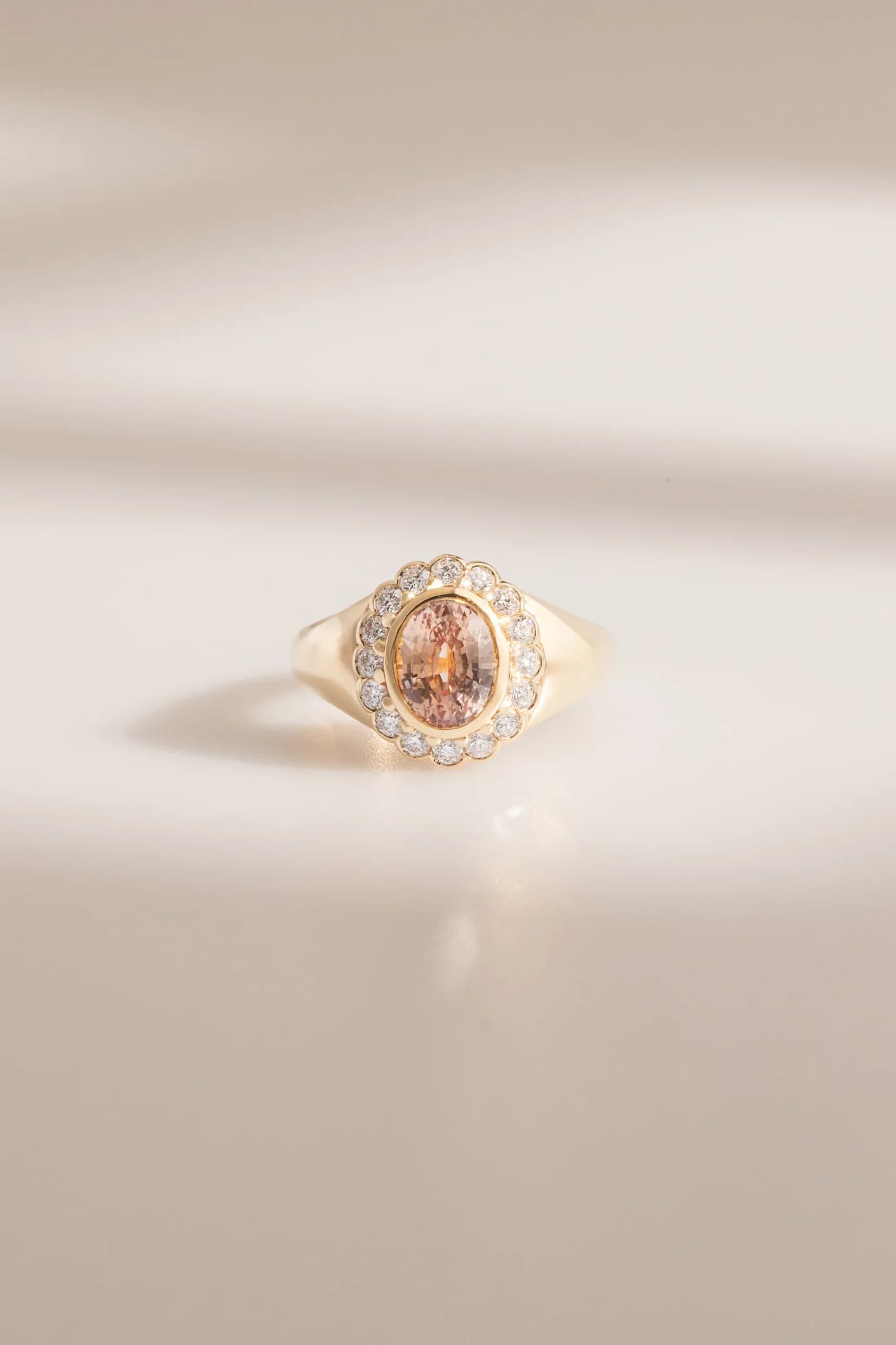 Bague d'anniversaire avec Saphir pêche