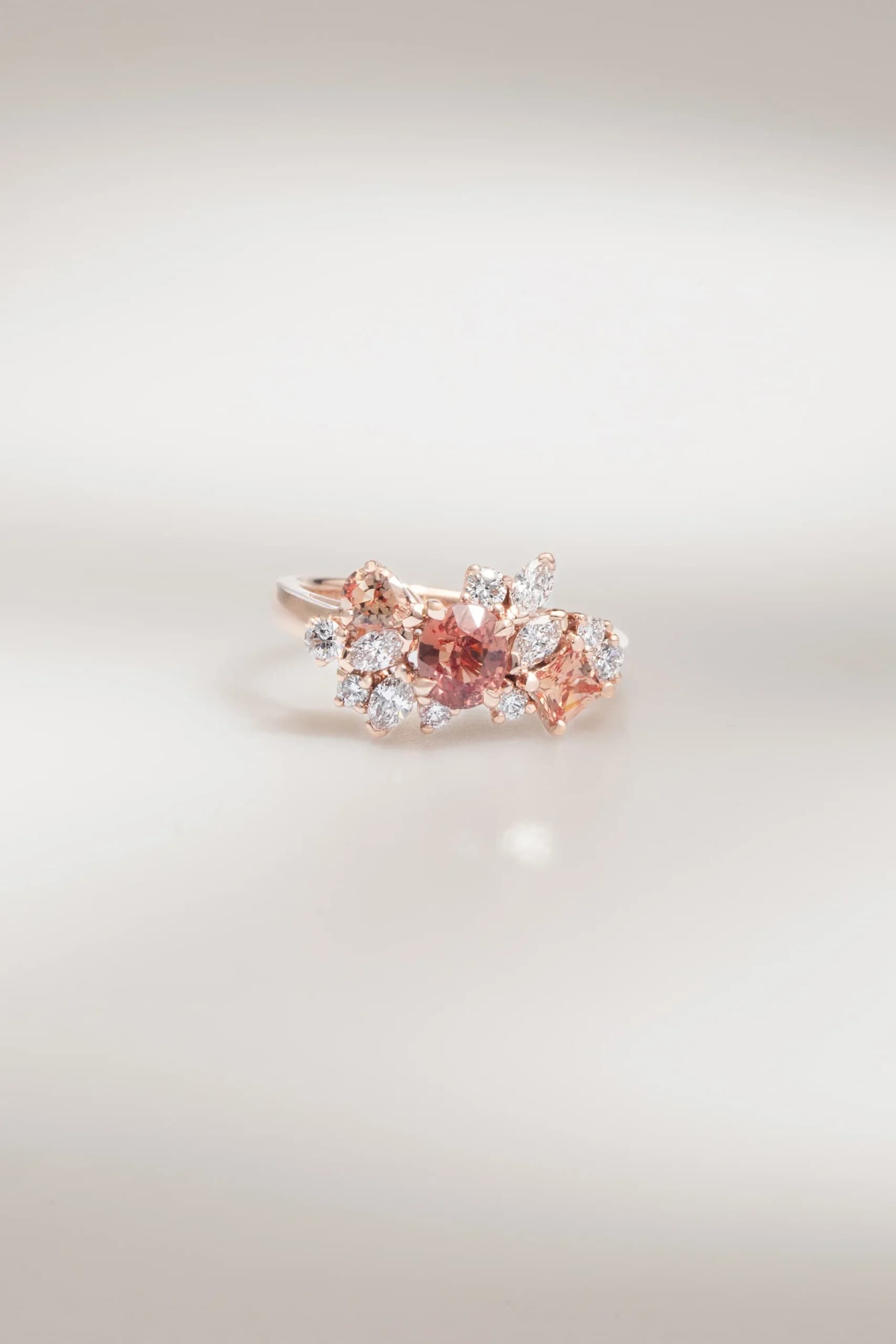 bague de fiançailles avec saphir padparadscha
