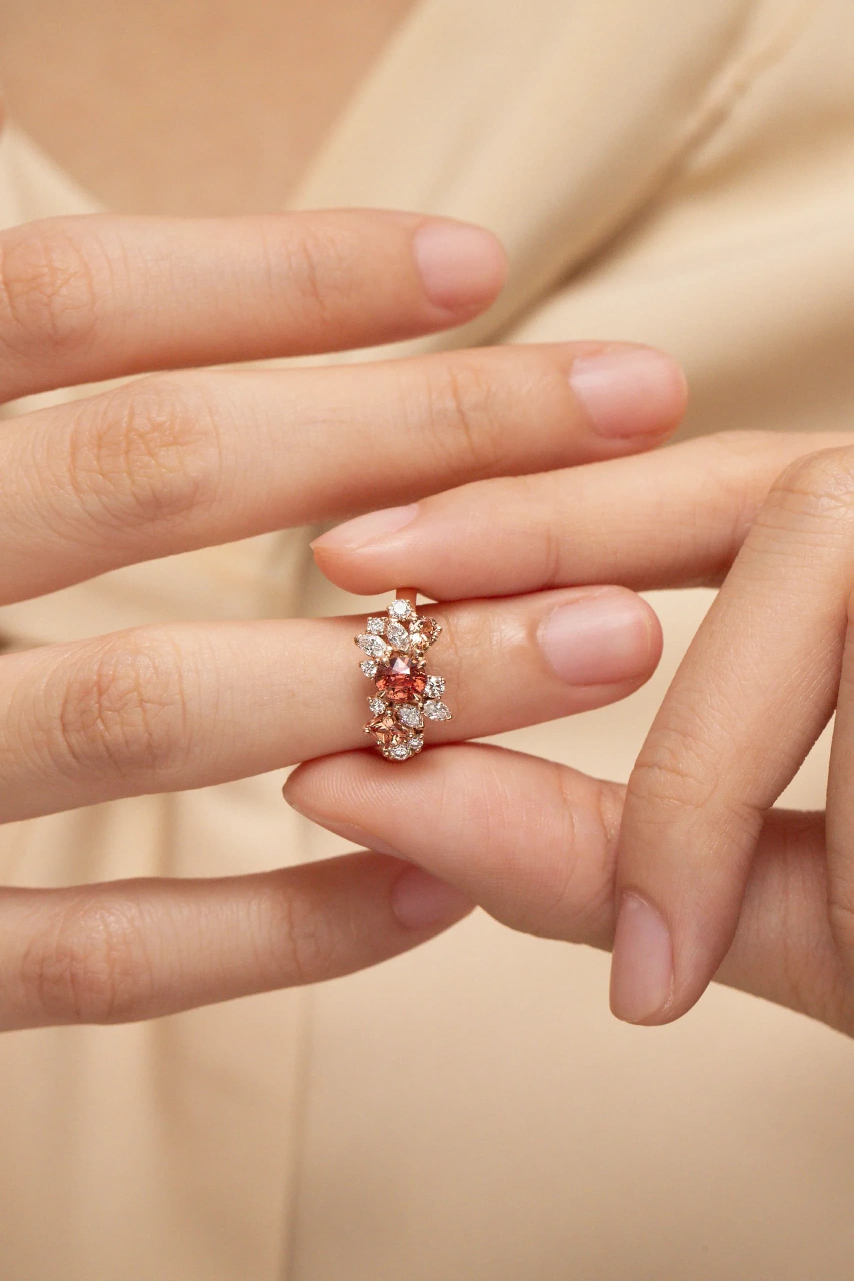bague de fiançailles avec saphir padparadscha