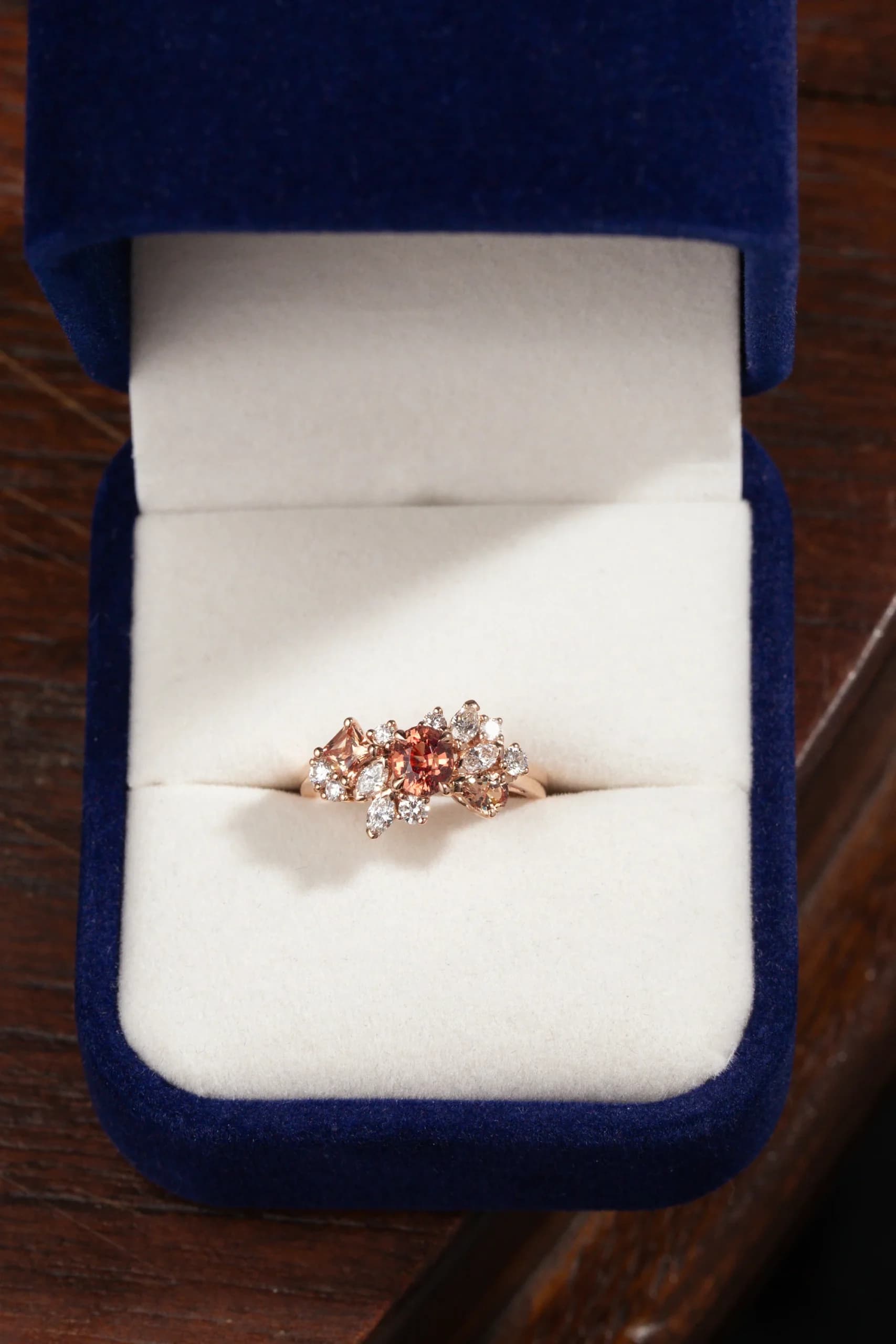 bague de fiançailles avec saphir padparadscha