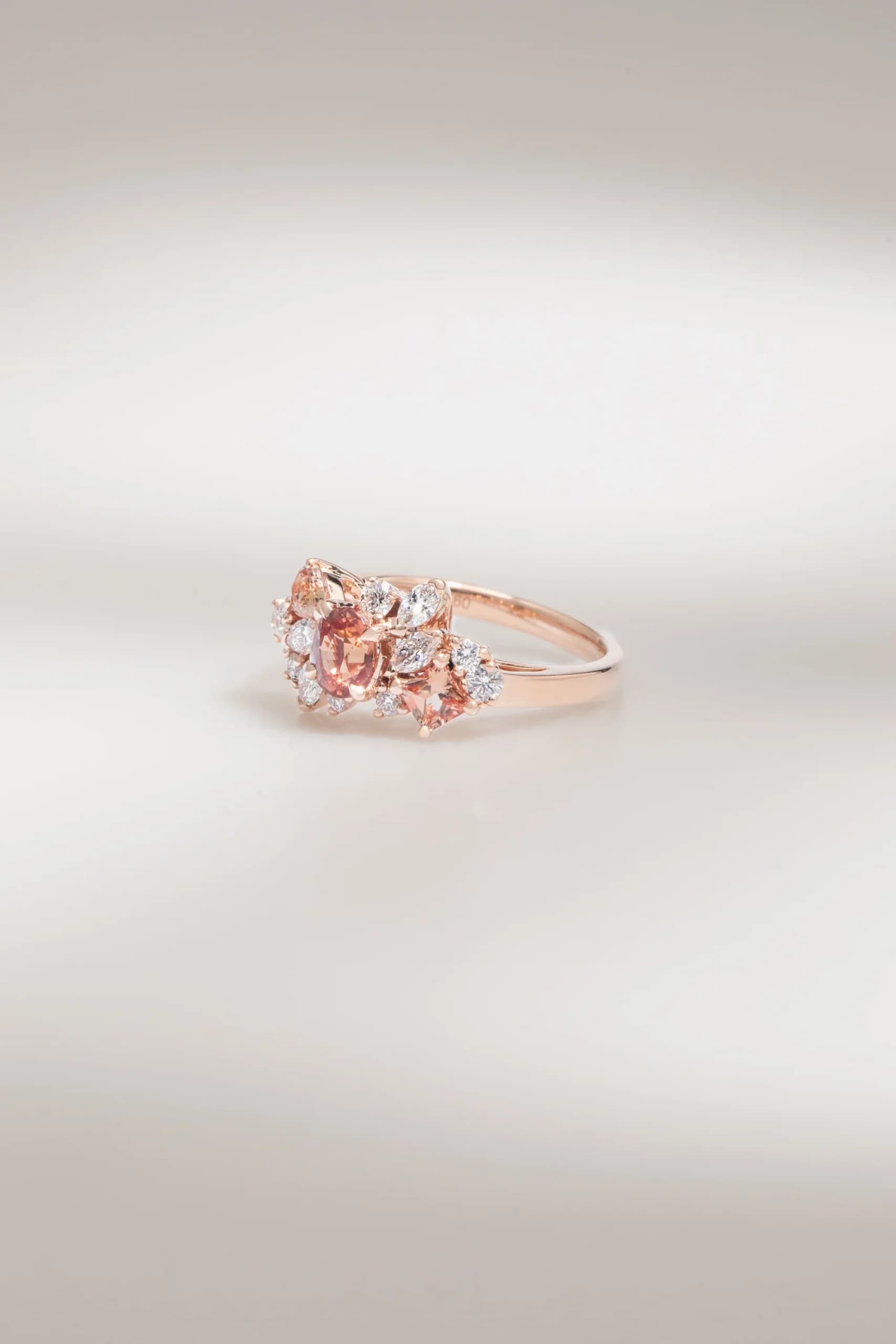 bague de fiançailles avec saphir padparadscha