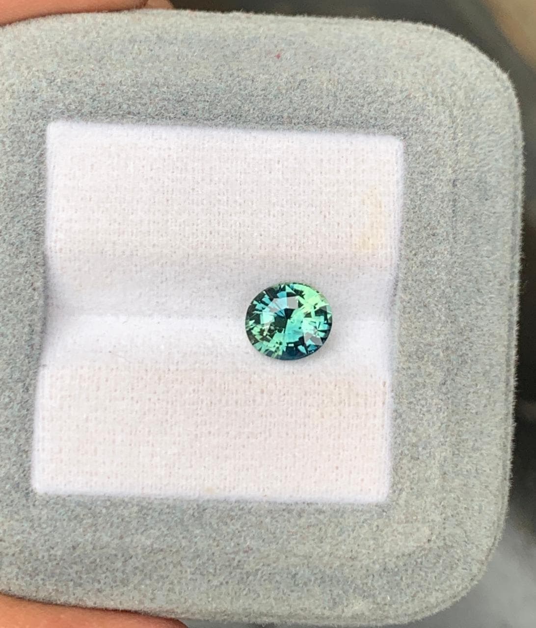 Teal-Saphir Oval 1,79 ct