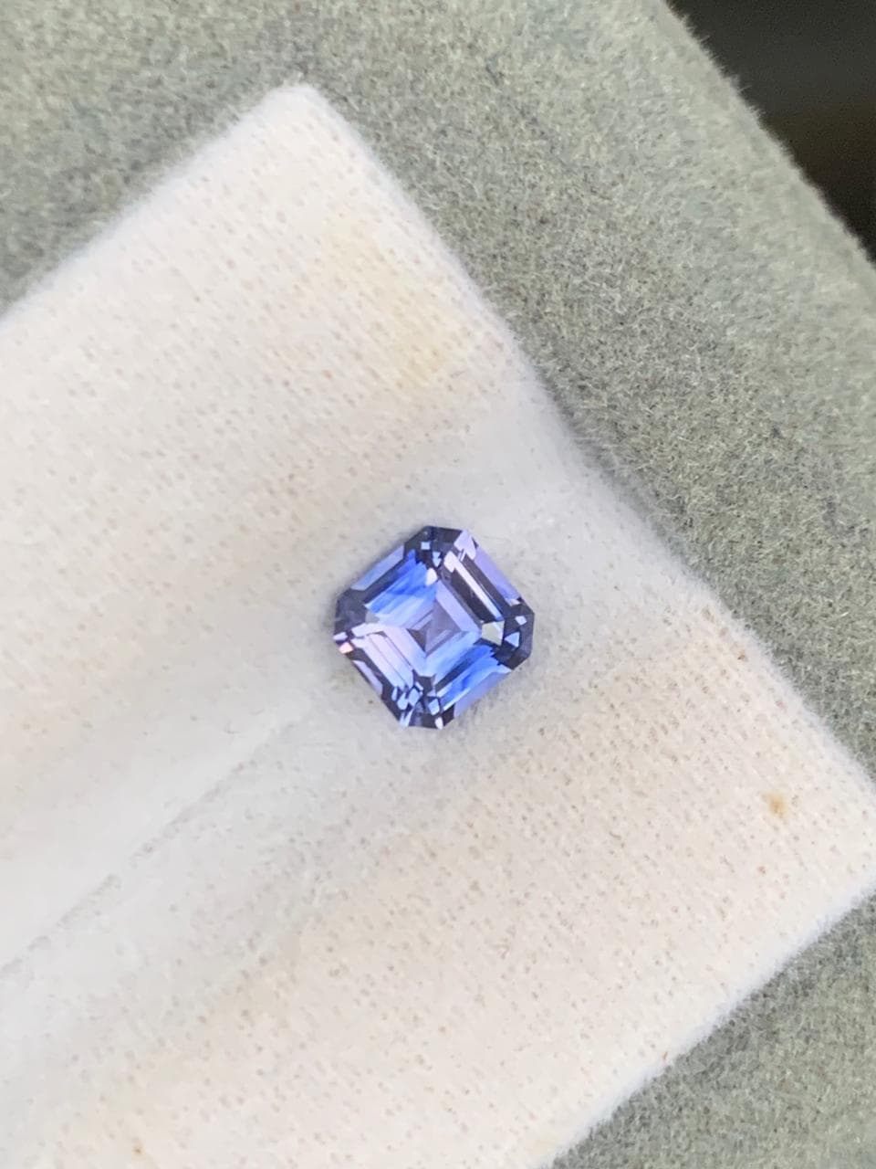 Bicolor-Saphir Rechteck 1,02 ct — Sri Lanka