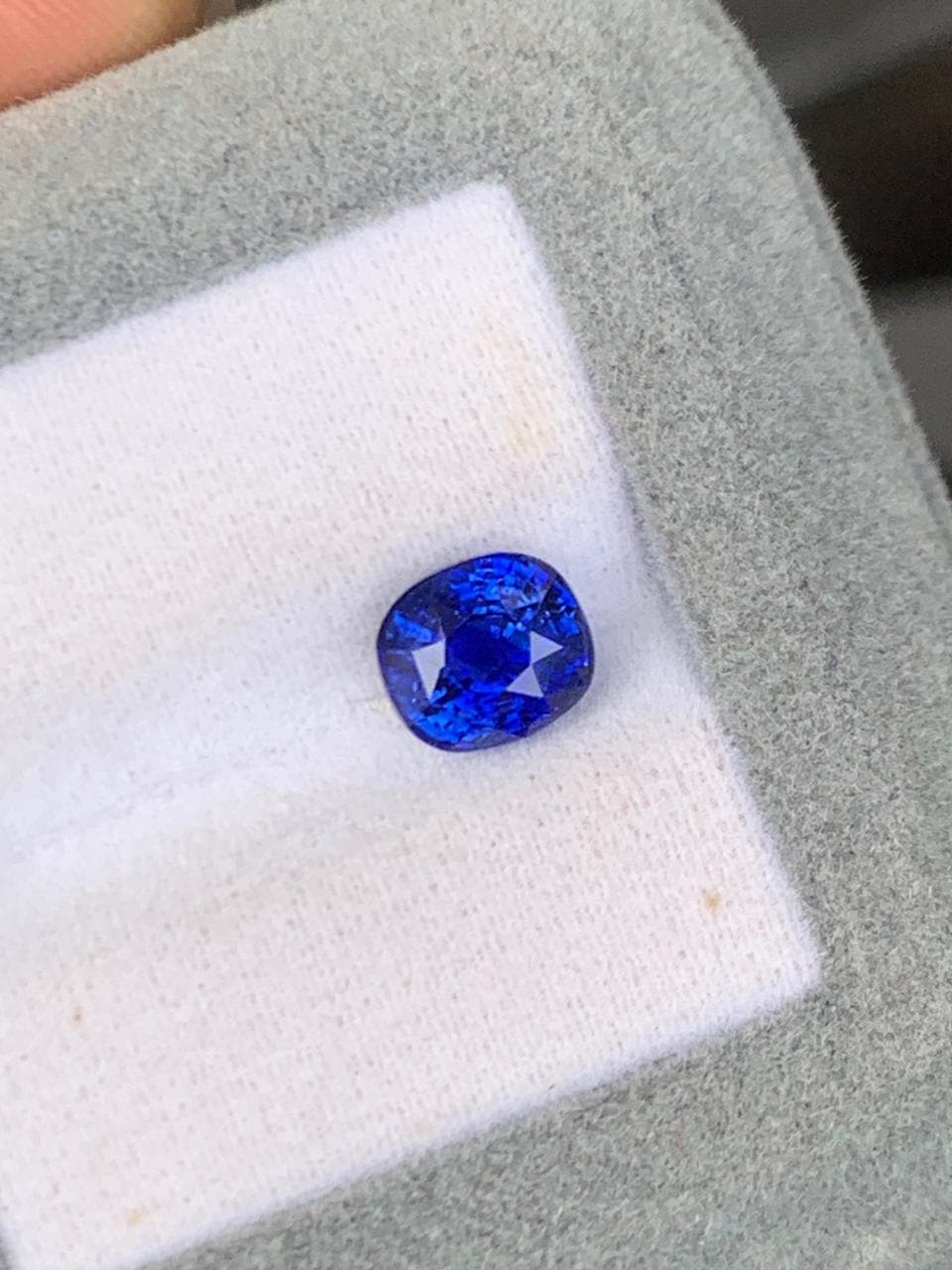 Blauer Saphir im Kissenform, 2,57 ct