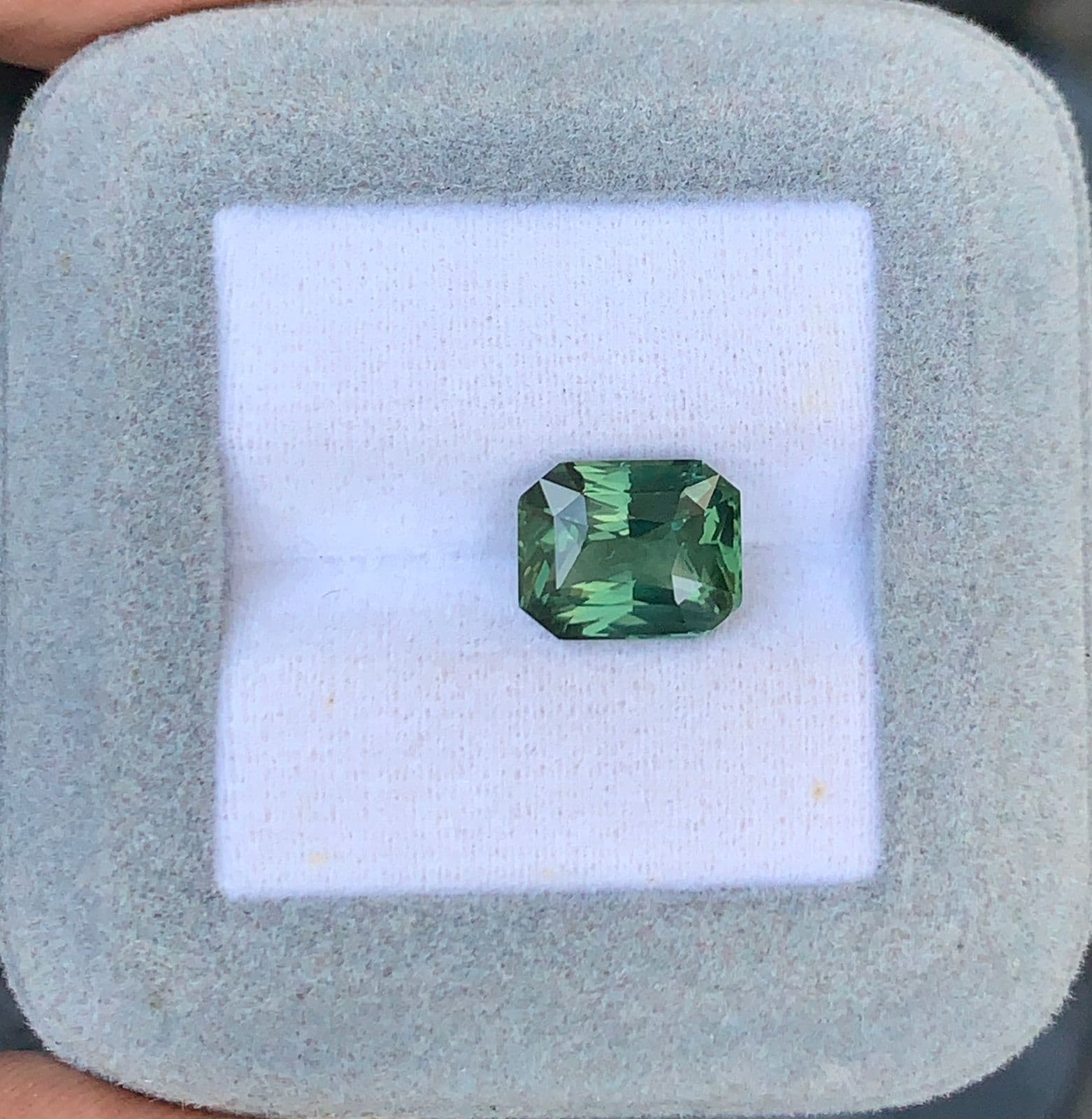 Grüner Saphir Radiant 4,80 ct