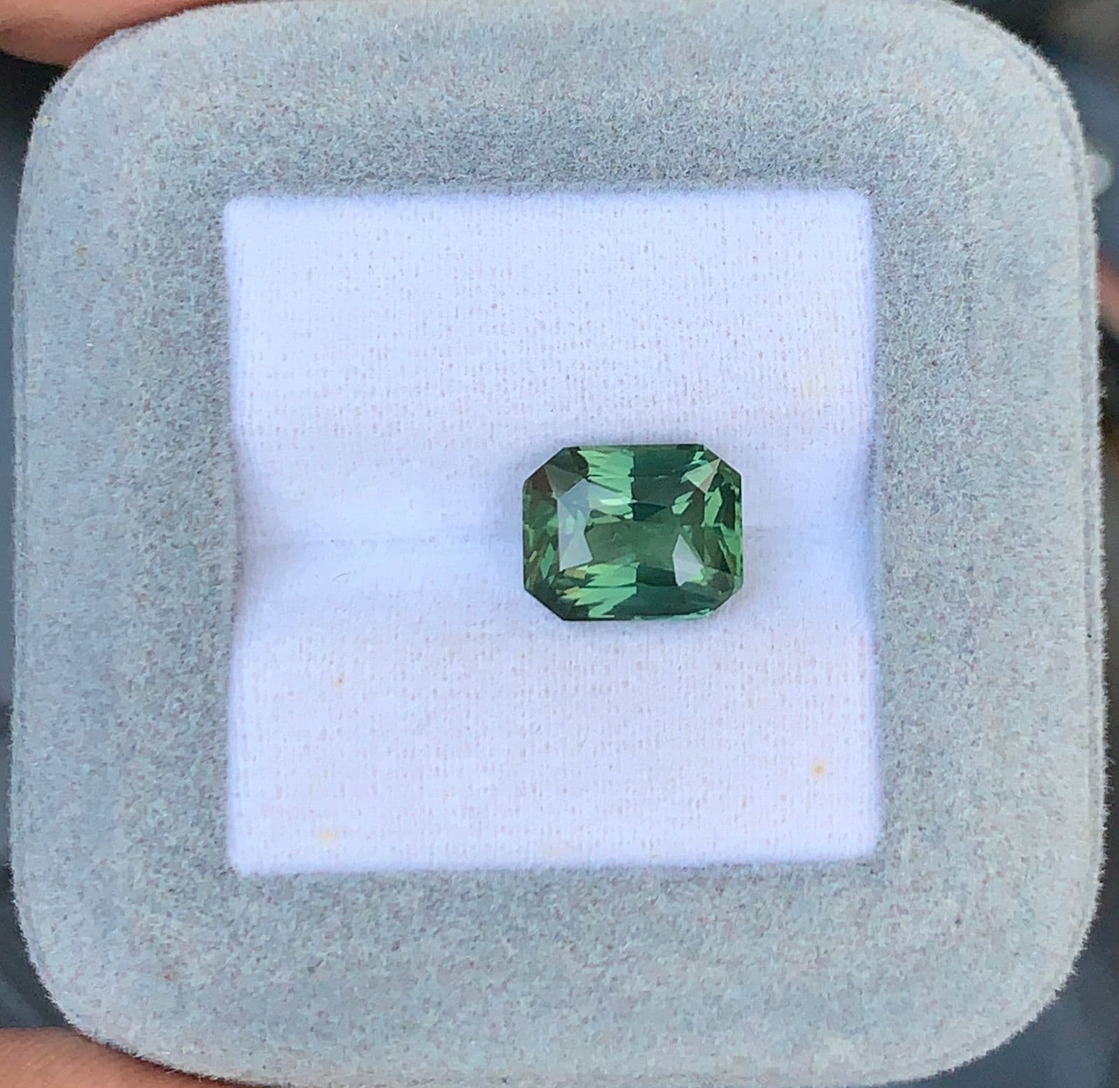 Grüner Saphir Radiant 4,80 ct