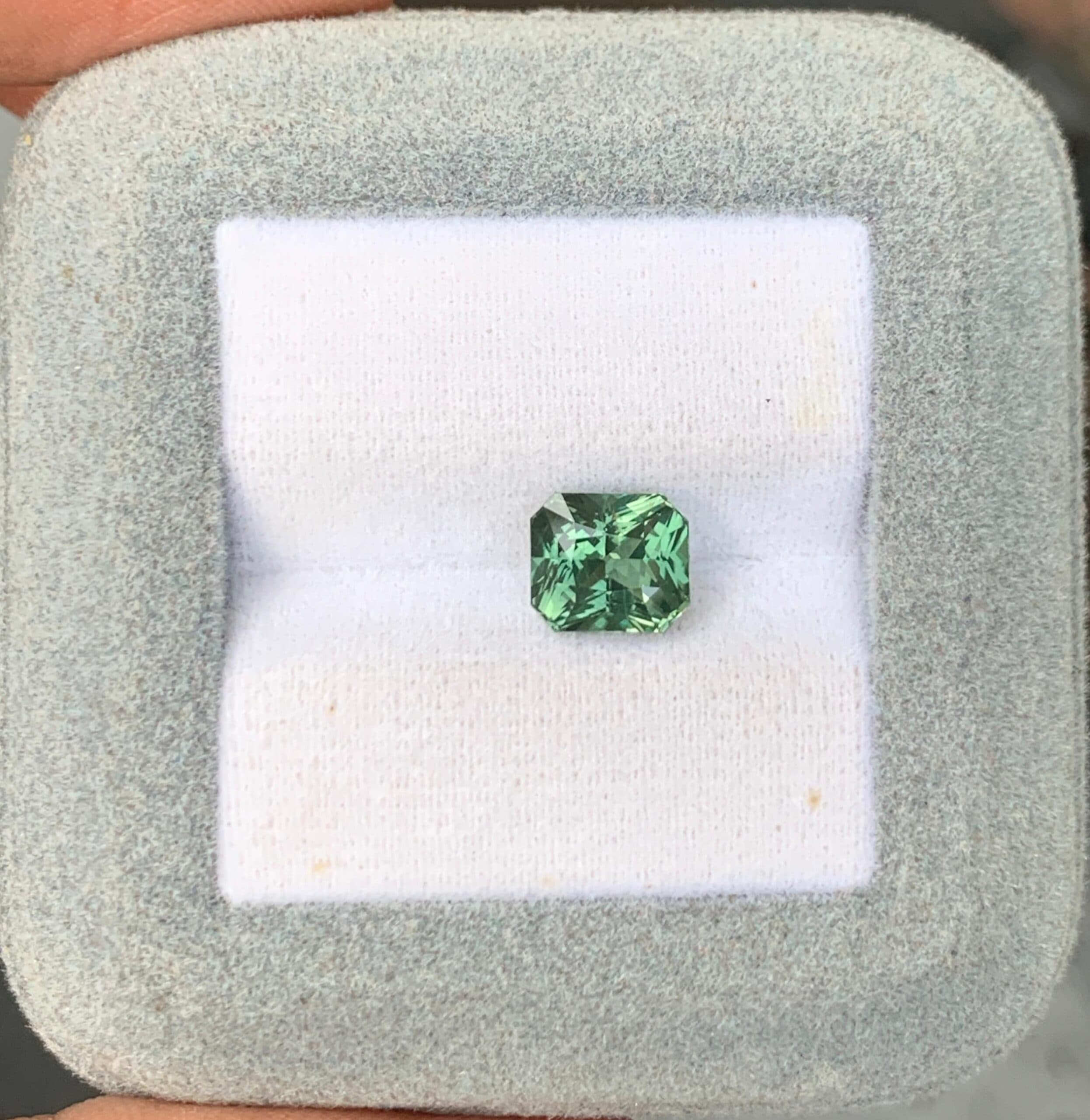 Saphir Vert Radiant de 2,57ct