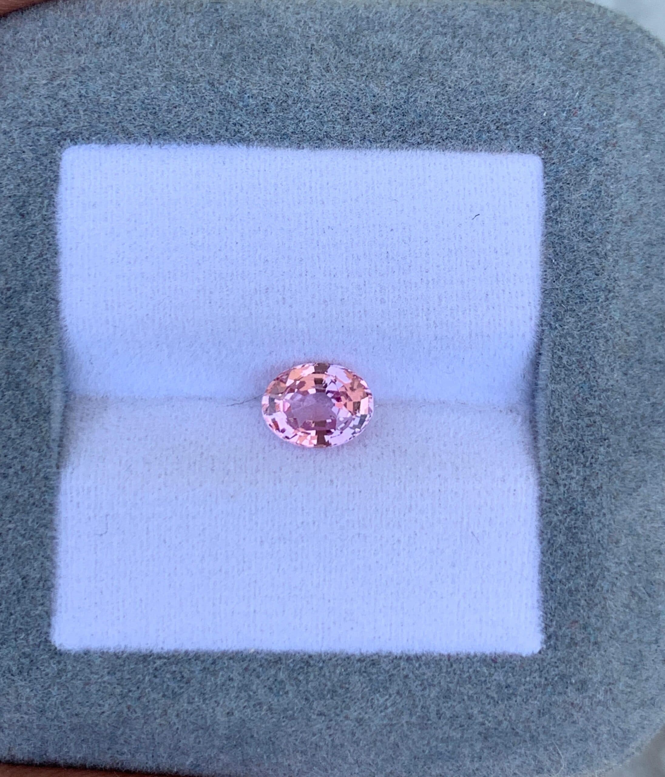 Rosaner Saphir Oval 1,29 ct — Sri Lanka