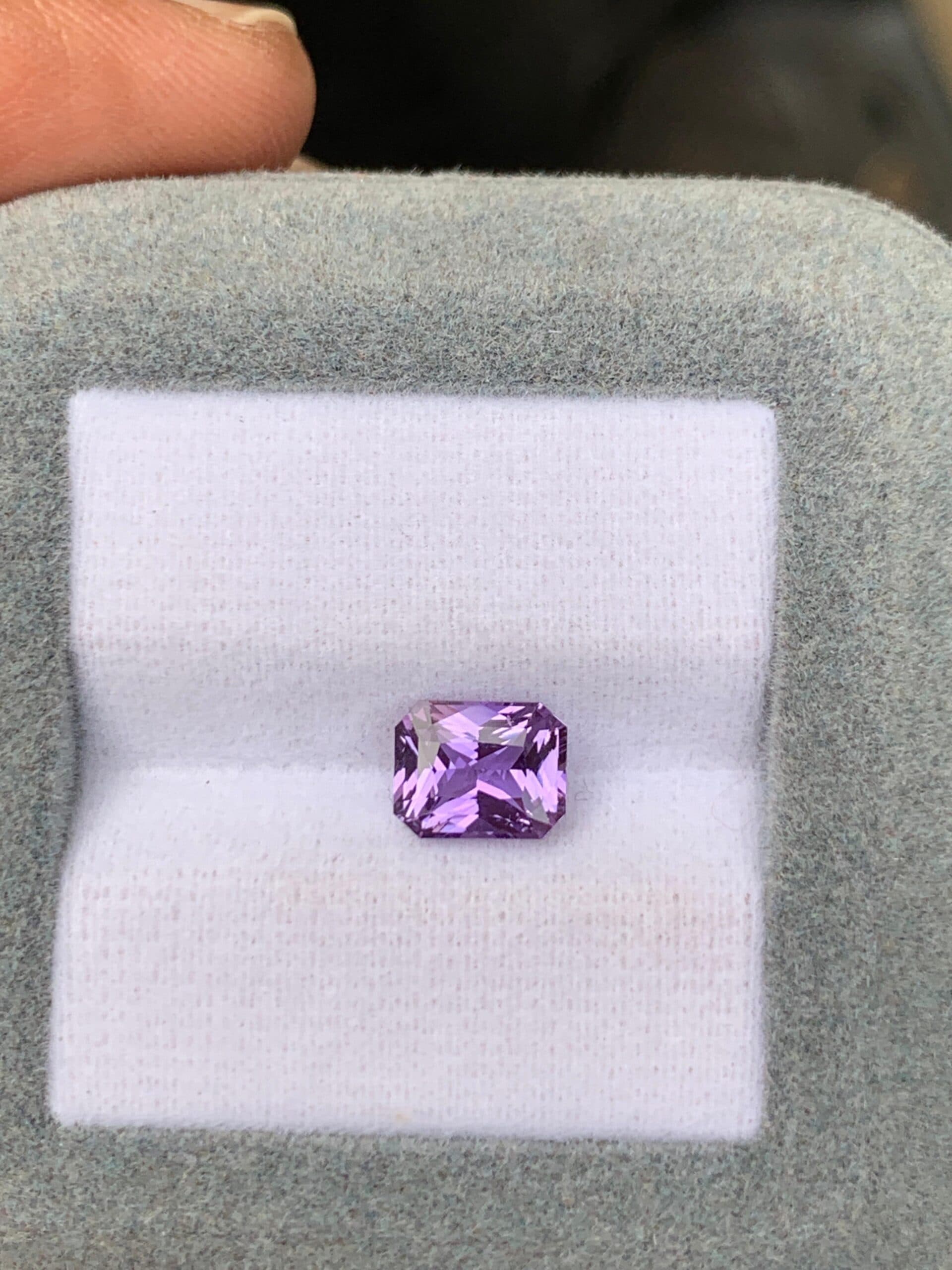 Violetter Saphir Radiant 1,60 ct