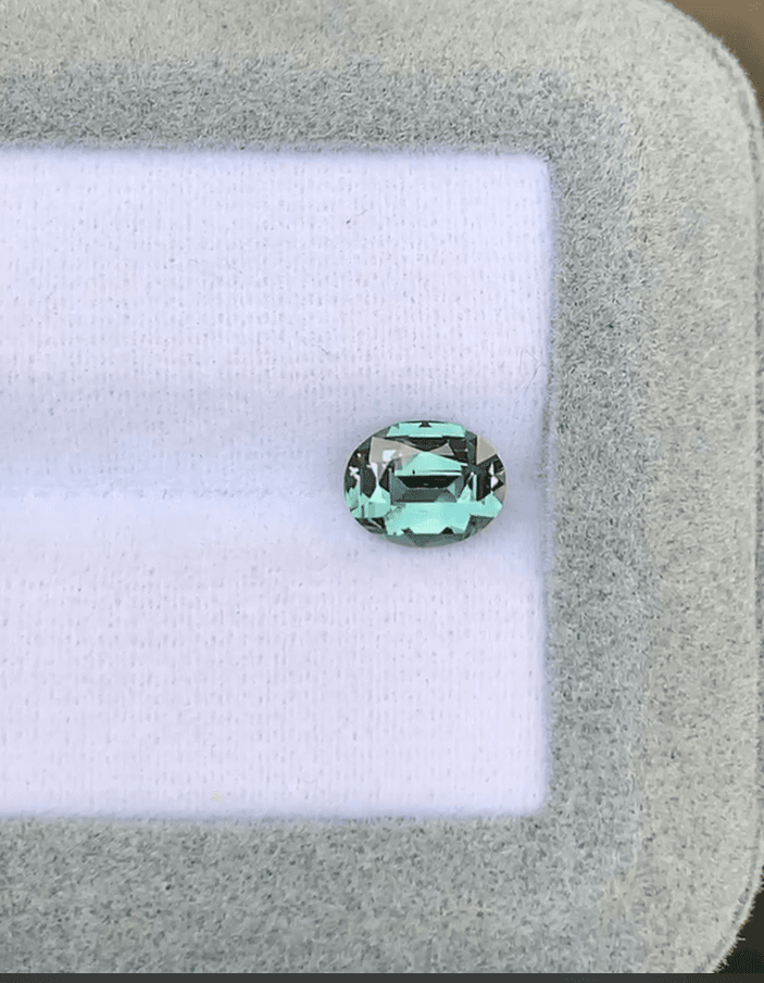 Teal-Saphir Oval 1,55 ct